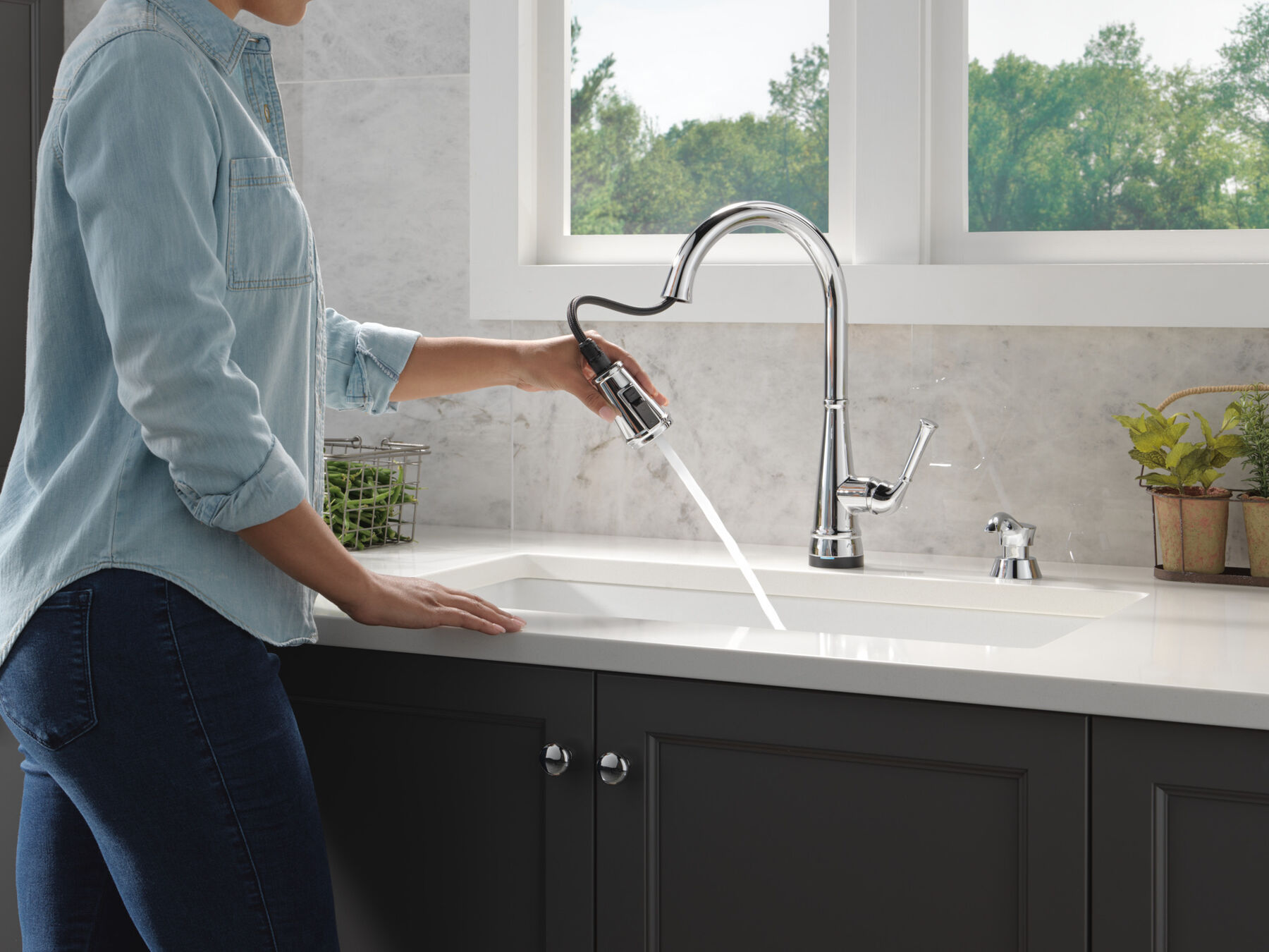 Single Handle Pull-Down Kitchen Faucet with Touch<sub>2</sub>O&reg; Technology and ShieldSpray&reg; Technologies