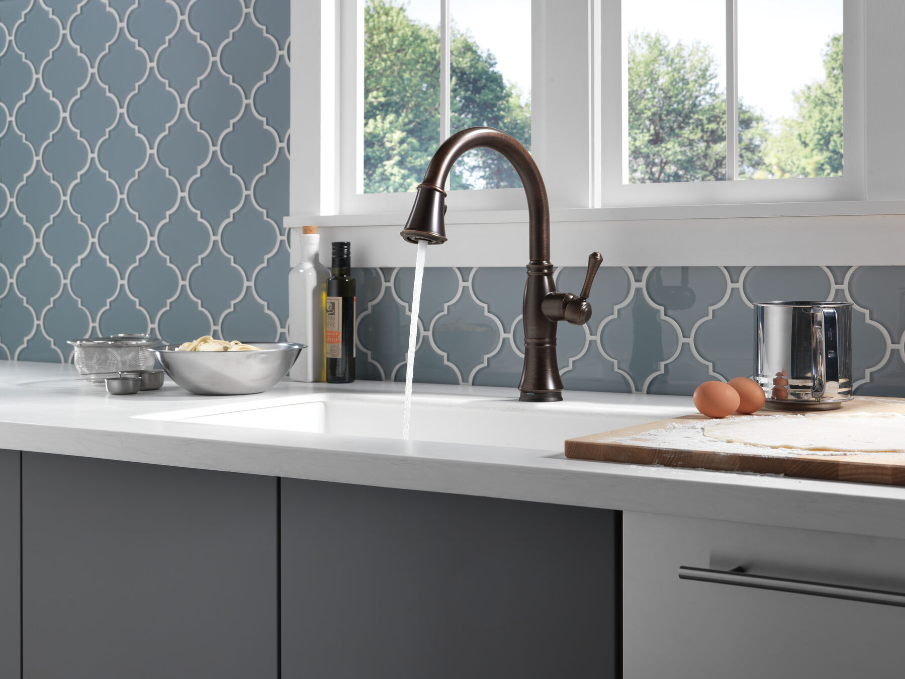 Single Handle Pull-Down Kitchen Faucet with Touch2O&reg; and ShieldSpray&reg; Technologies