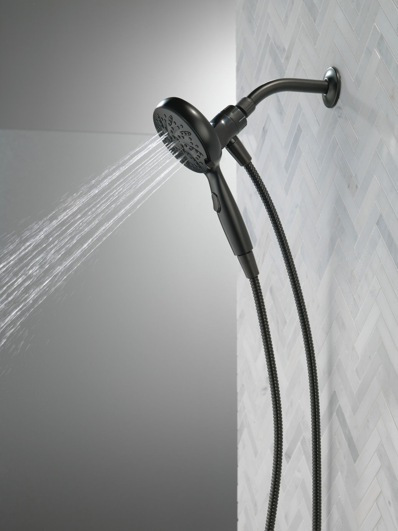 6-Setting SureDock&reg; Magnetic Hand Shower