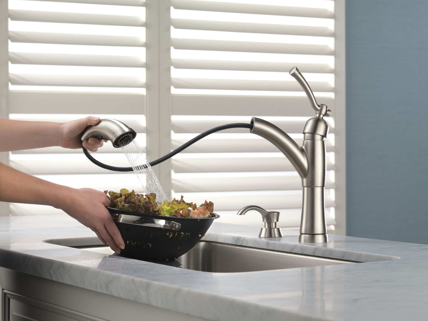 Single Handle Pull-Out Kitchen Faucet with Soap Dispenser