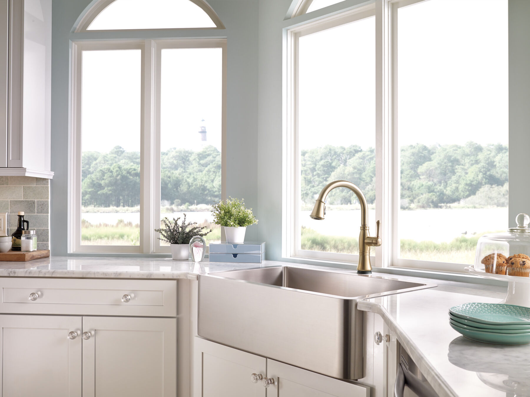 Single Handle Pull-Down Kitchen Faucet with Touch<sub>2</sub>O&reg; and ShieldSpray&reg; Technologies