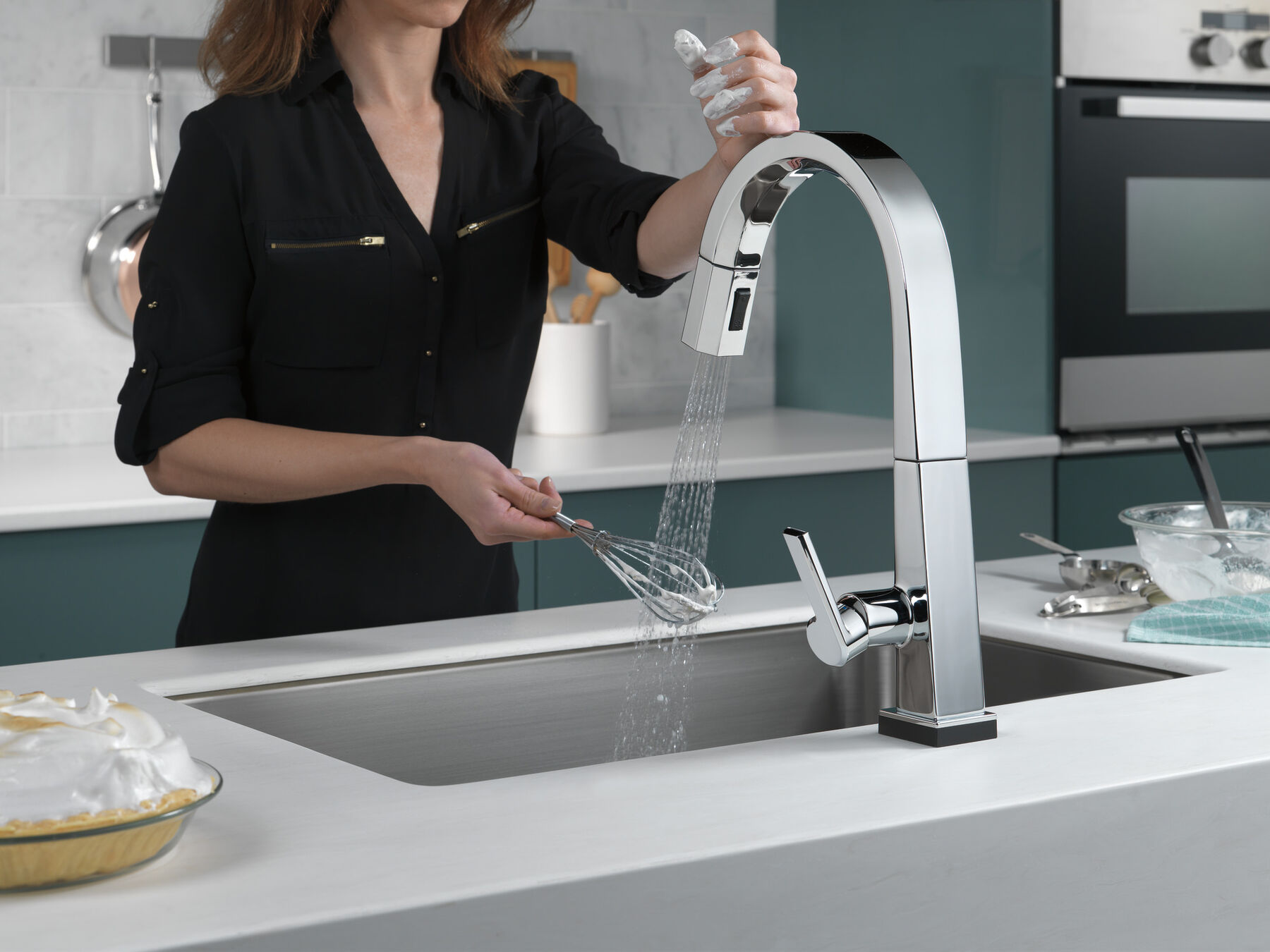 Single Handle Pull Down Kitchen Faucet with Touch2O Technology