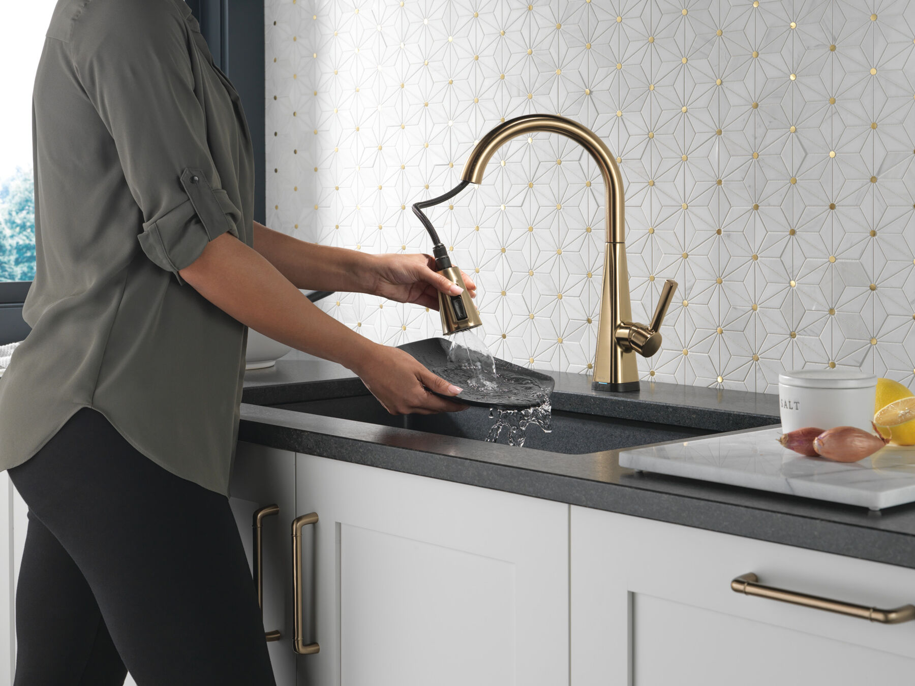 Single-Handle Pull-Down Kitchen Faucet with Touch<sub>2</sub>O&reg; Technology