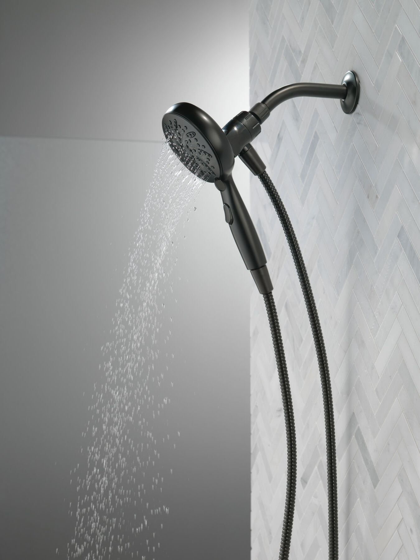 6-Setting SureDock&reg; Magnetic Hand Shower