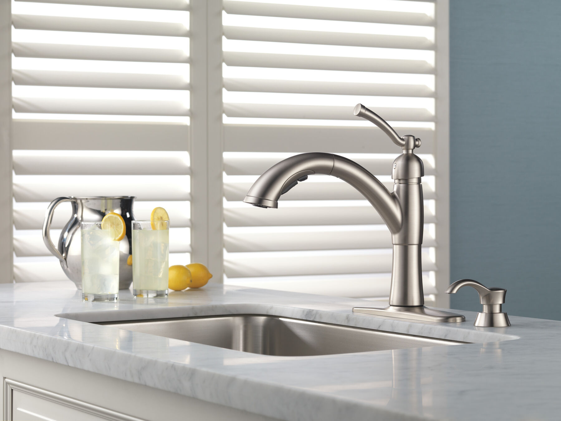Single Handle Pull-Out Kitchen Faucet with Soap Dispenser