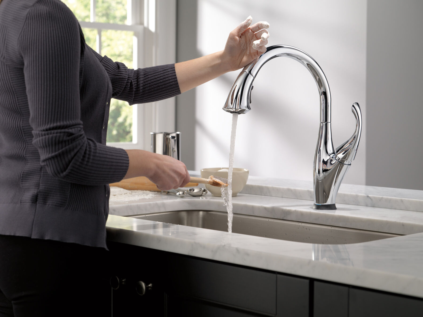 Single Handle Pull-Down Kitchen Faucet with Touch2O&reg; and ShieldSpray&reg; Technologies