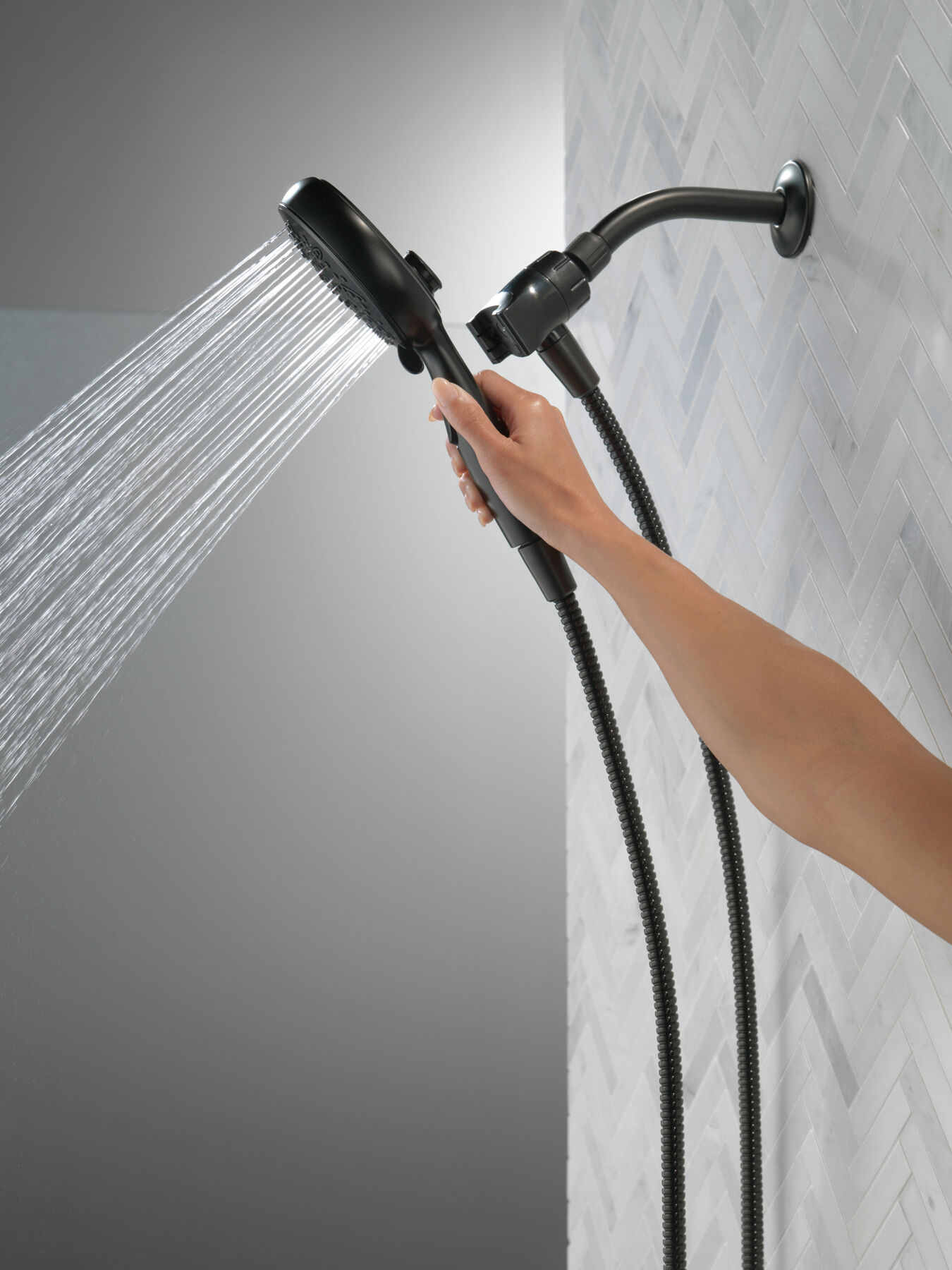 6-Setting SureDock&reg; Magnetic Hand Shower