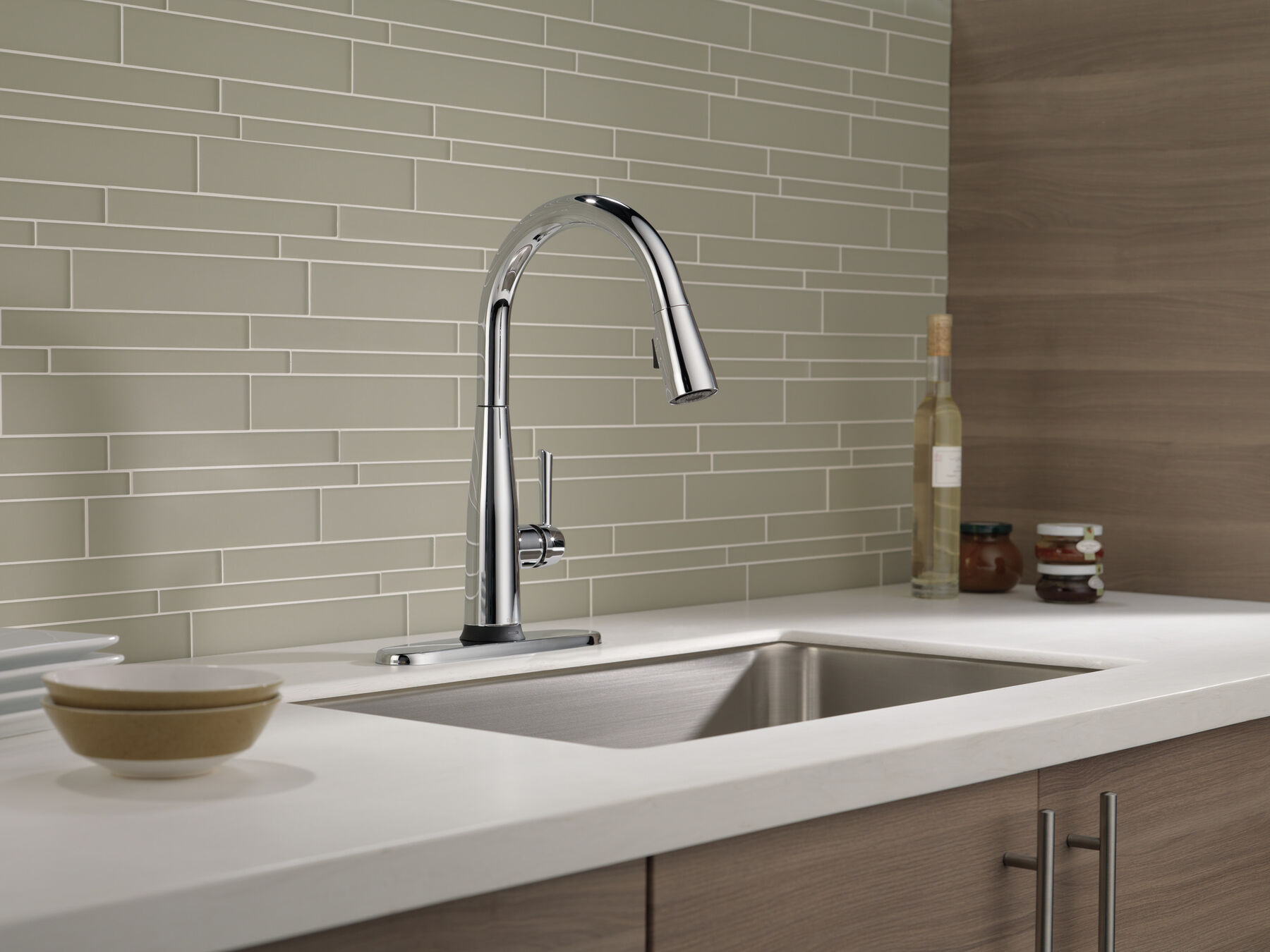 Single Handle Pull-Down Kitchen Faucet with Touch2O&reg; Technology