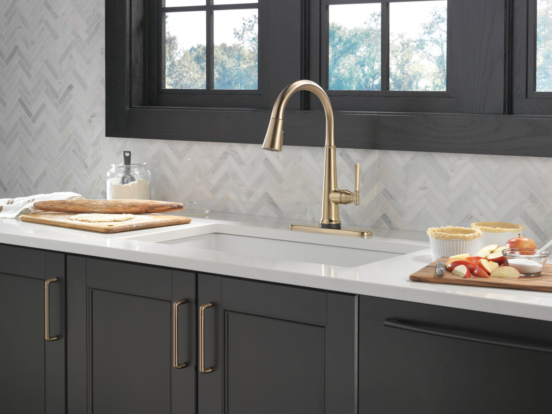 Single Handle Pull-Down Kitchen Faucet with Touch<sub>2</sub>O&reg; Technology