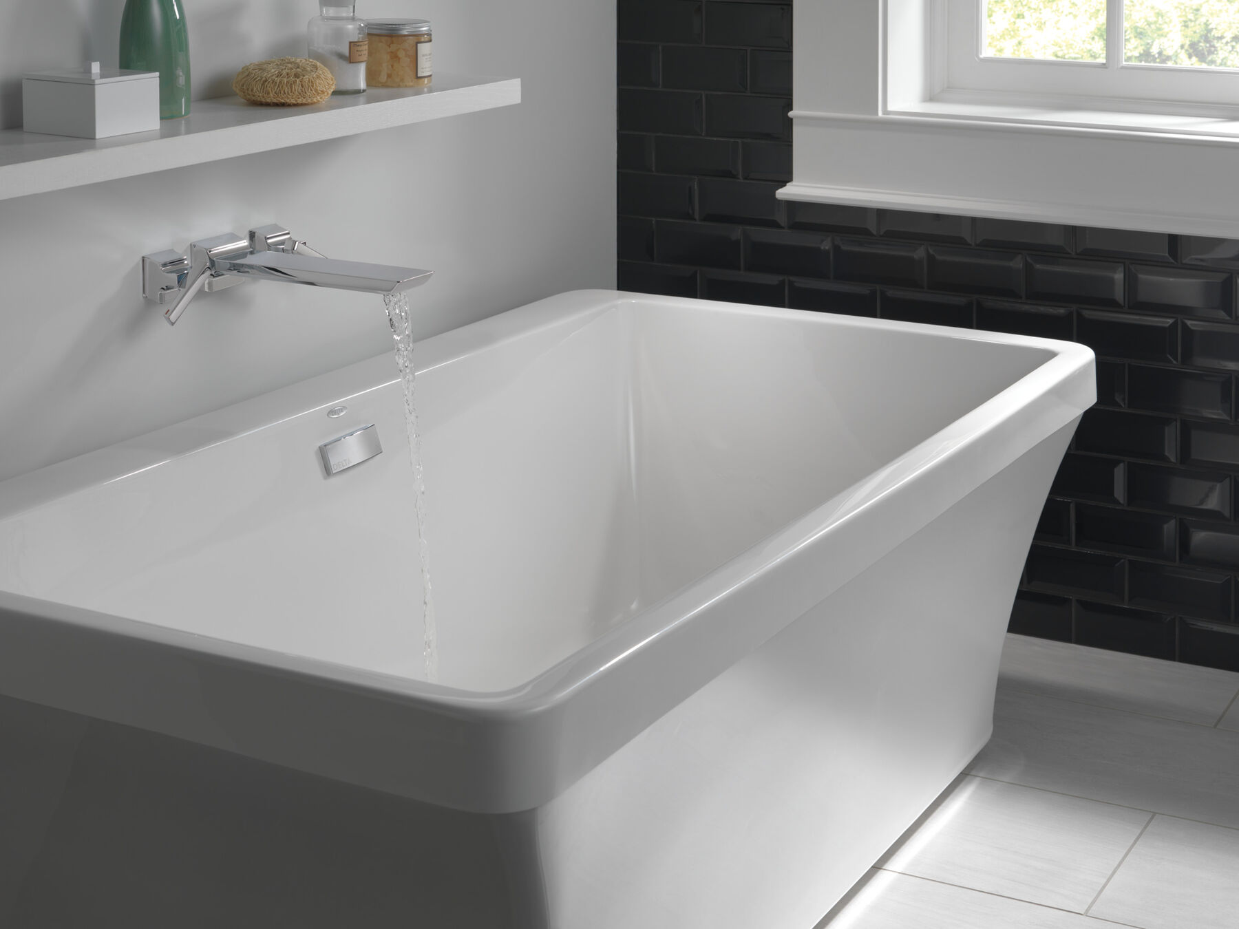 60'' x 32'' Freestanding Tub with Integrated Waste and Overflow