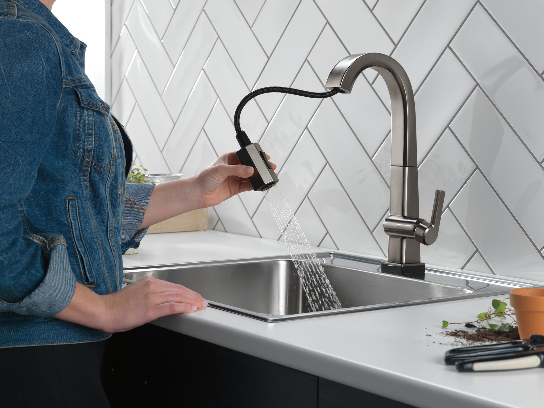 Single Handle Pull Down Bar/Prep Faucet With Touch2O Technology