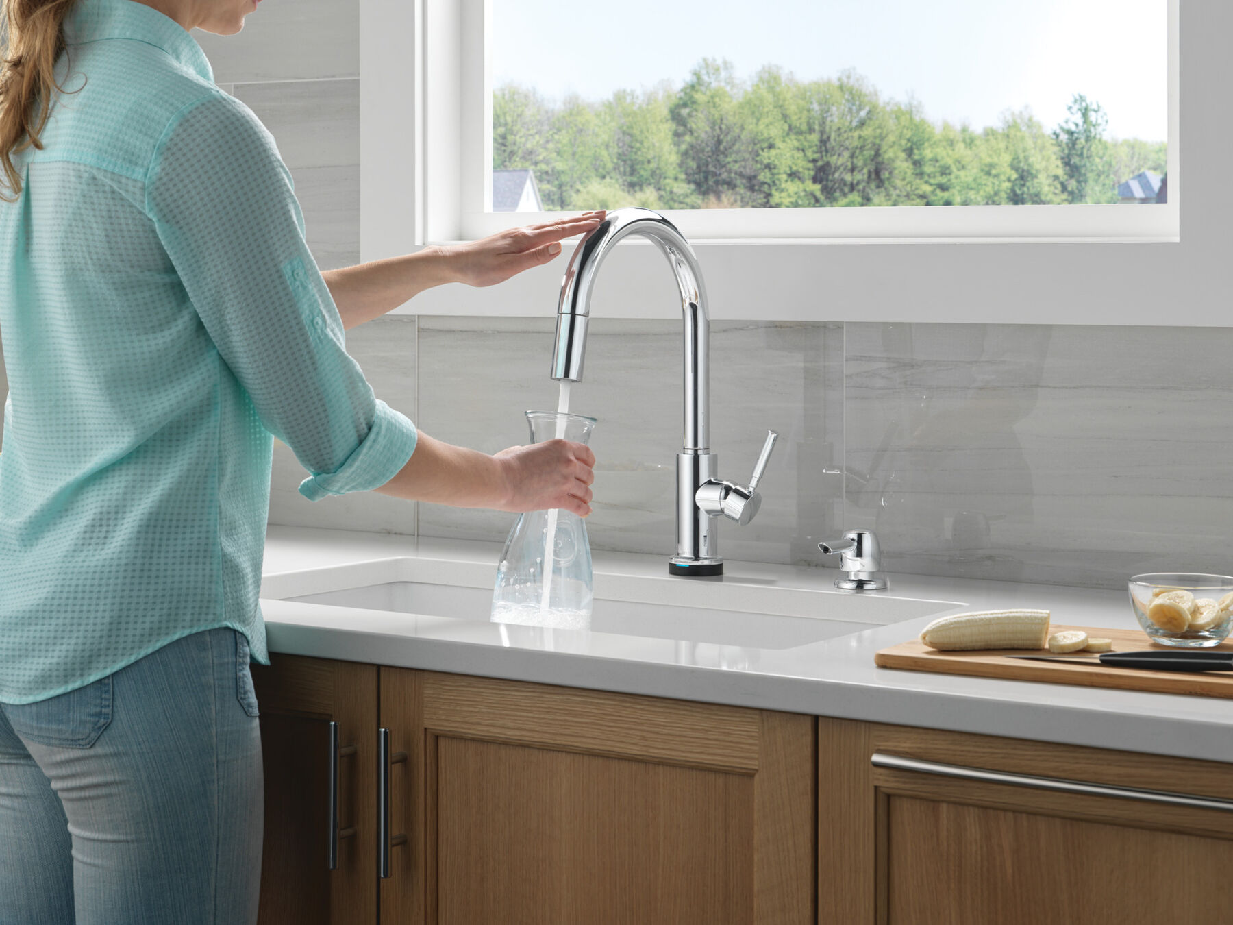 Single Handle Pull-Down Touch<sub>2</sub>O&reg; Technology Kitchen Faucet with Touchless Technology