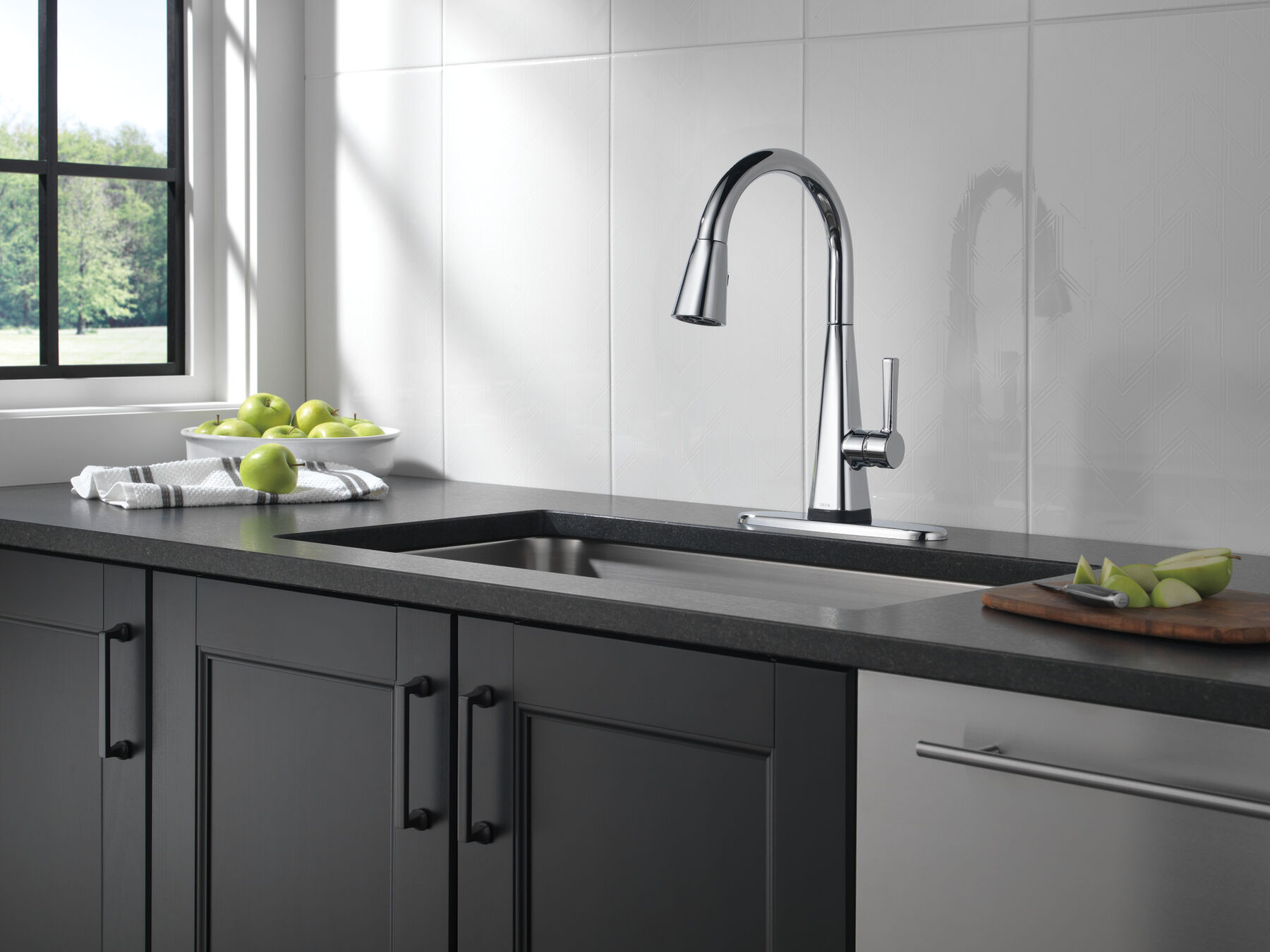 Single-Handle Pull-Down Kitchen Faucet with Touch<sub>2</sub>O&reg; Technology