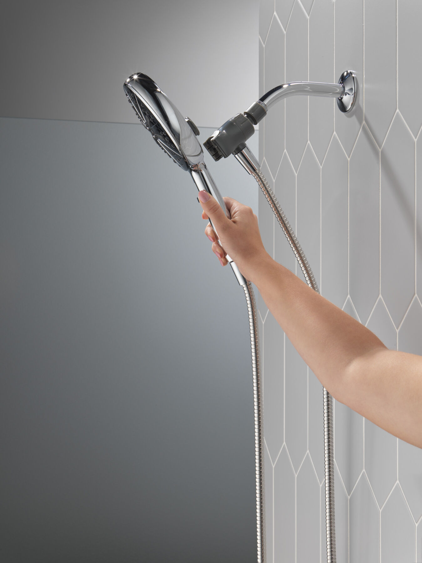 6-Setting SureDock&reg; Magnetic Hand Shower