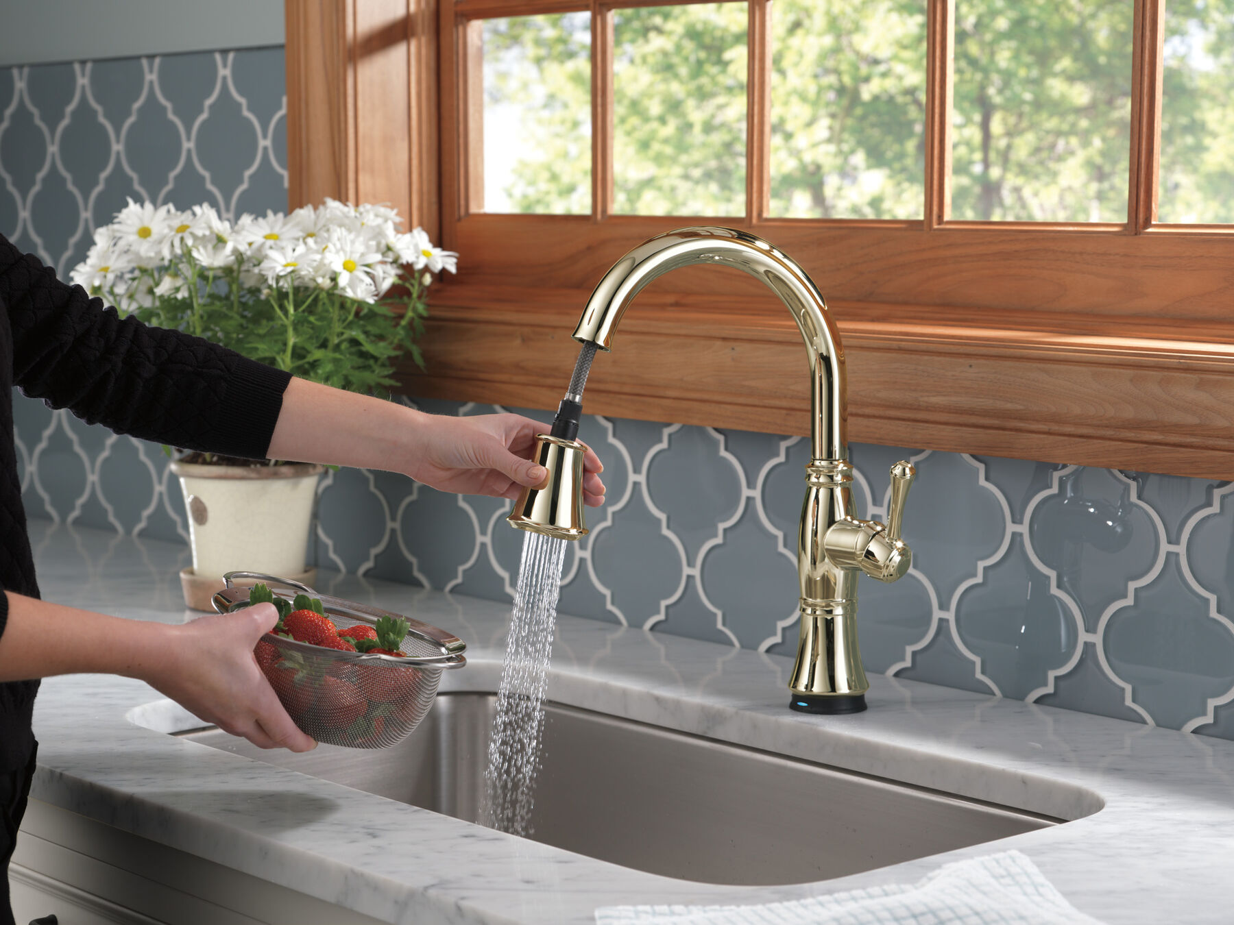 Single Handle Pull-Down Kitchen Faucet with Touch2O&reg; and ShieldSpray&reg; Technologies