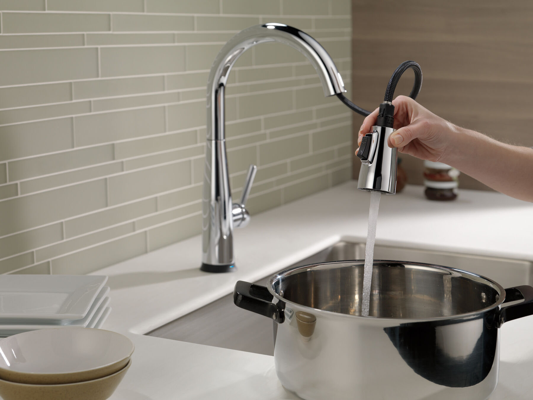 Single Handle Pull-Down Kitchen Faucet with Touch2O&reg; Technology