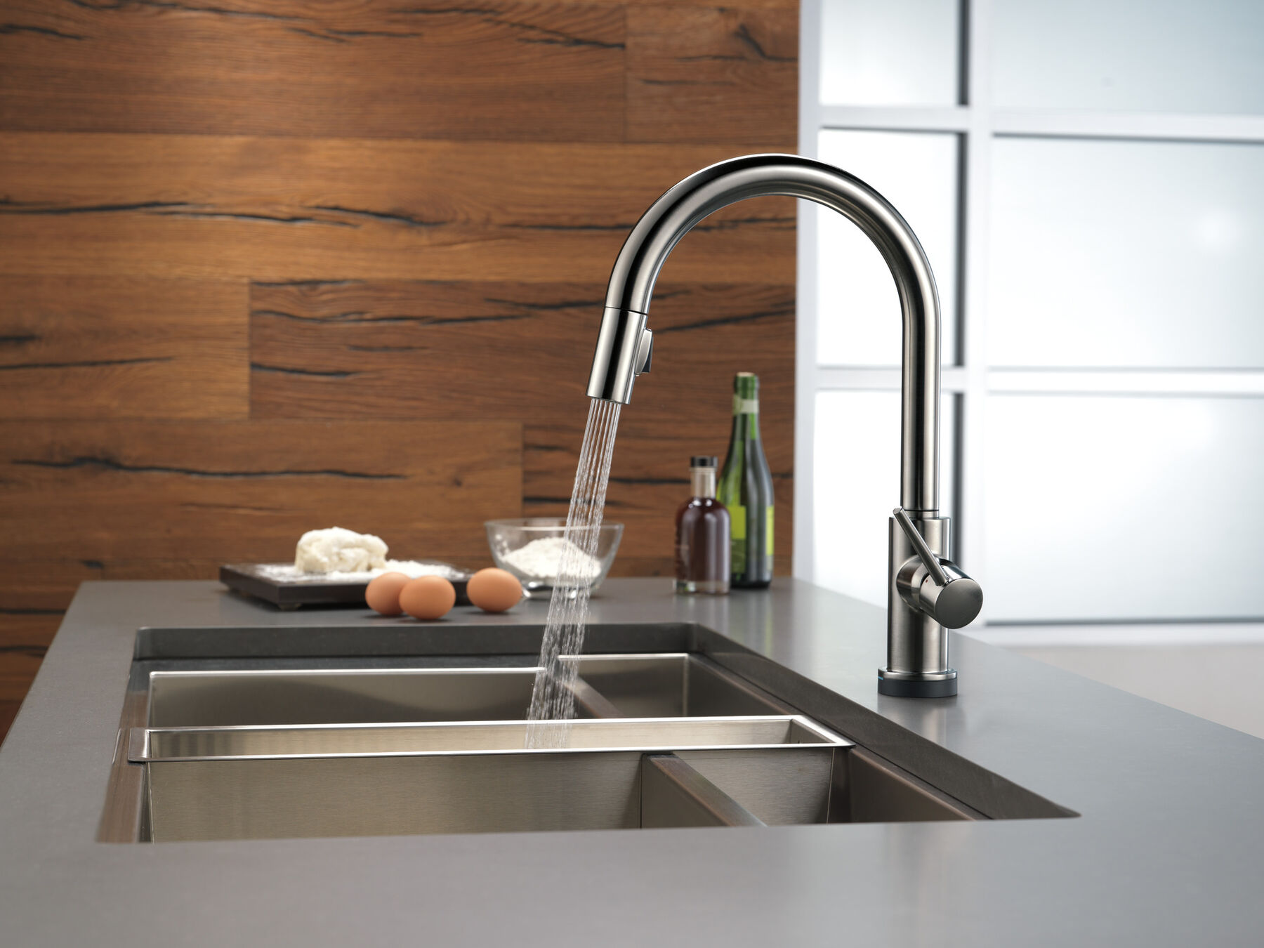 VoiceIQ&reg; Single-Handle Pull-Down Kitchen Faucet with Touch<sub>2</sub>O&reg; Technology Technology