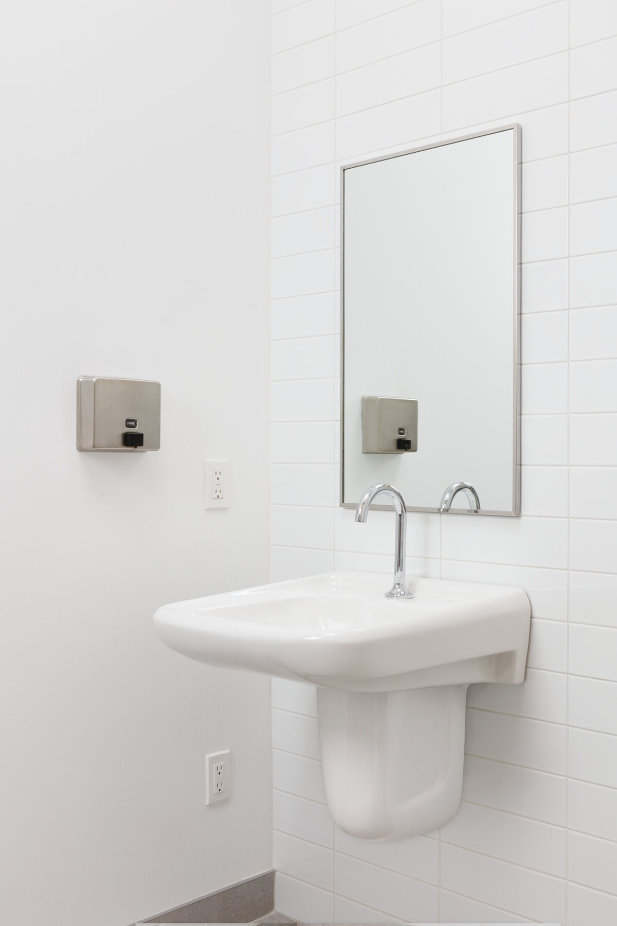 Prox Faucet, Battery Power, 1.5gpm Laminar