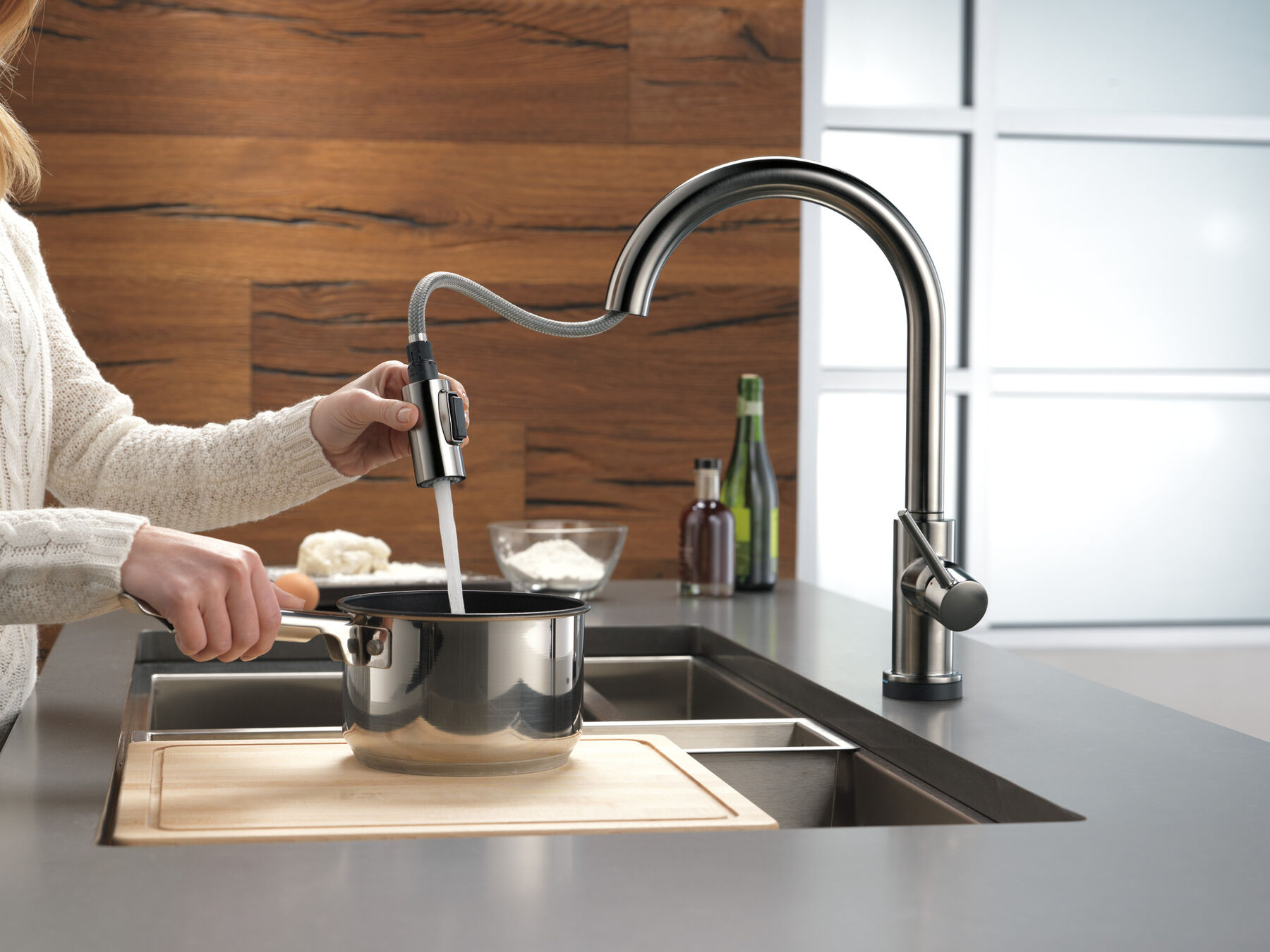 VoiceIQ&reg; Single-Handle Pull-Down Kitchen Faucet with Touch<sub>2</sub>O&reg; Technology Technology