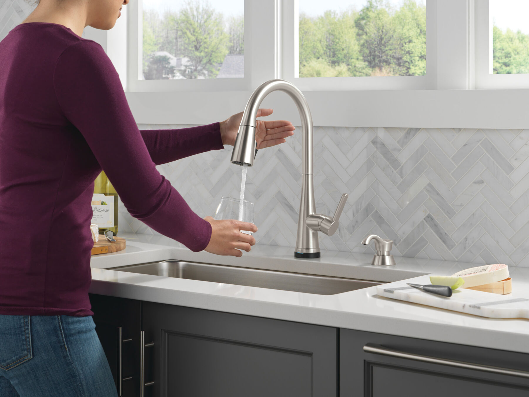 Single Handle Pull-Down Touch<sub>2</sub>O&reg; Technology Kitchen Faucet with Touchless Technology and Soap Dispenser