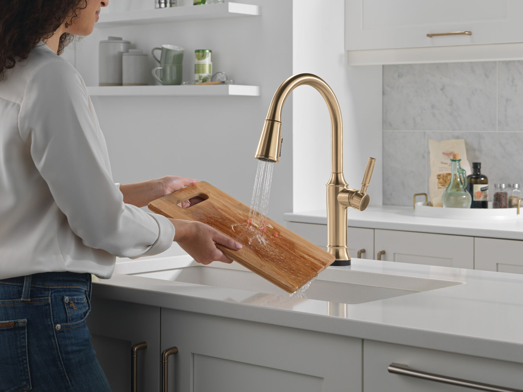 Touch<sub>2</sub>O&reg; Technology Kitchen Faucet with Touchless Technology