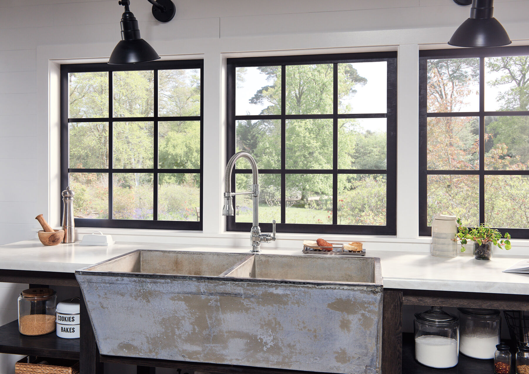 Single Handle Pull-Down Kitchen Faucet With Spring Spout