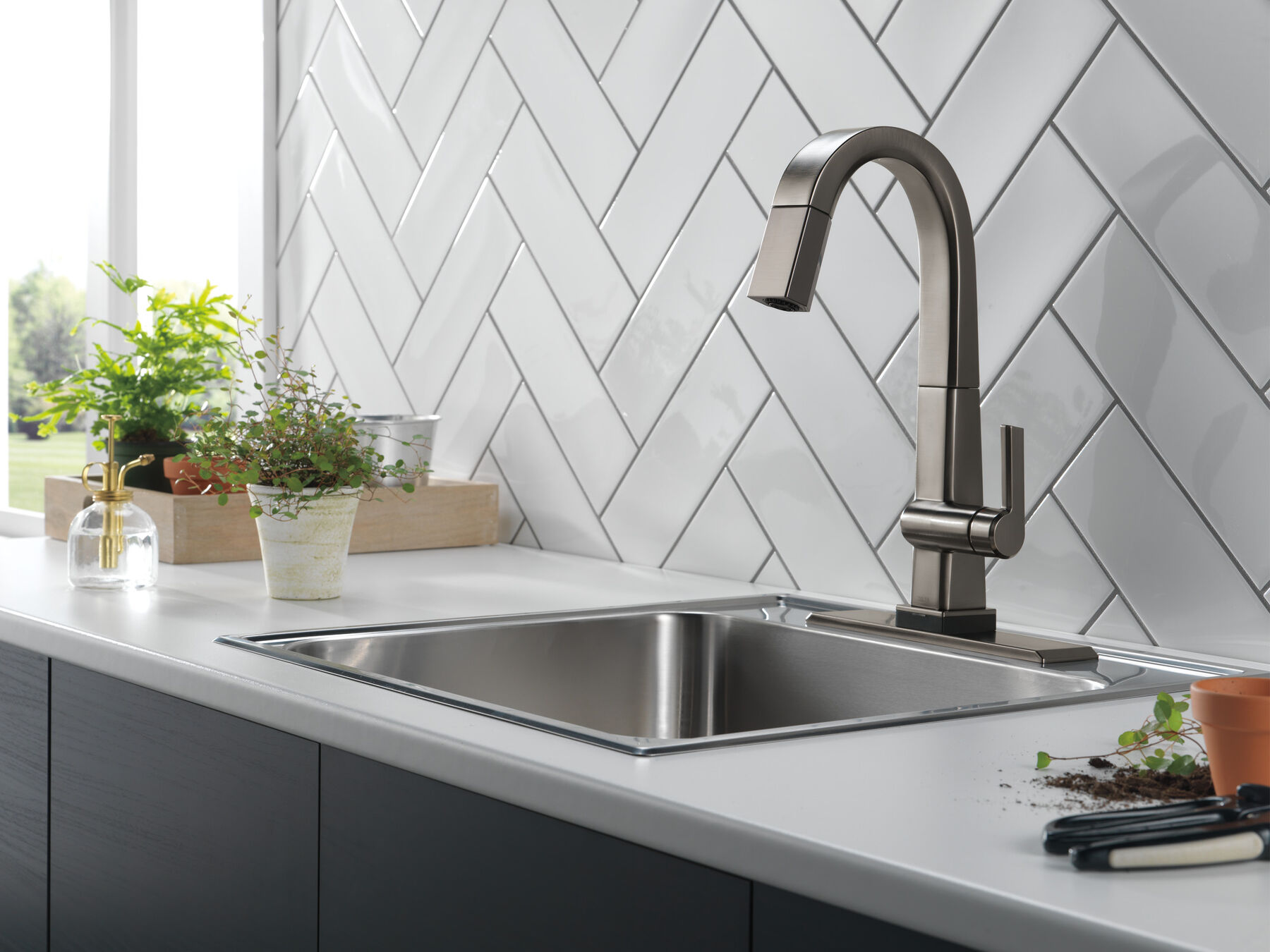 Single Handle Pull Down Bar/Prep Faucet With Touch2O Technology