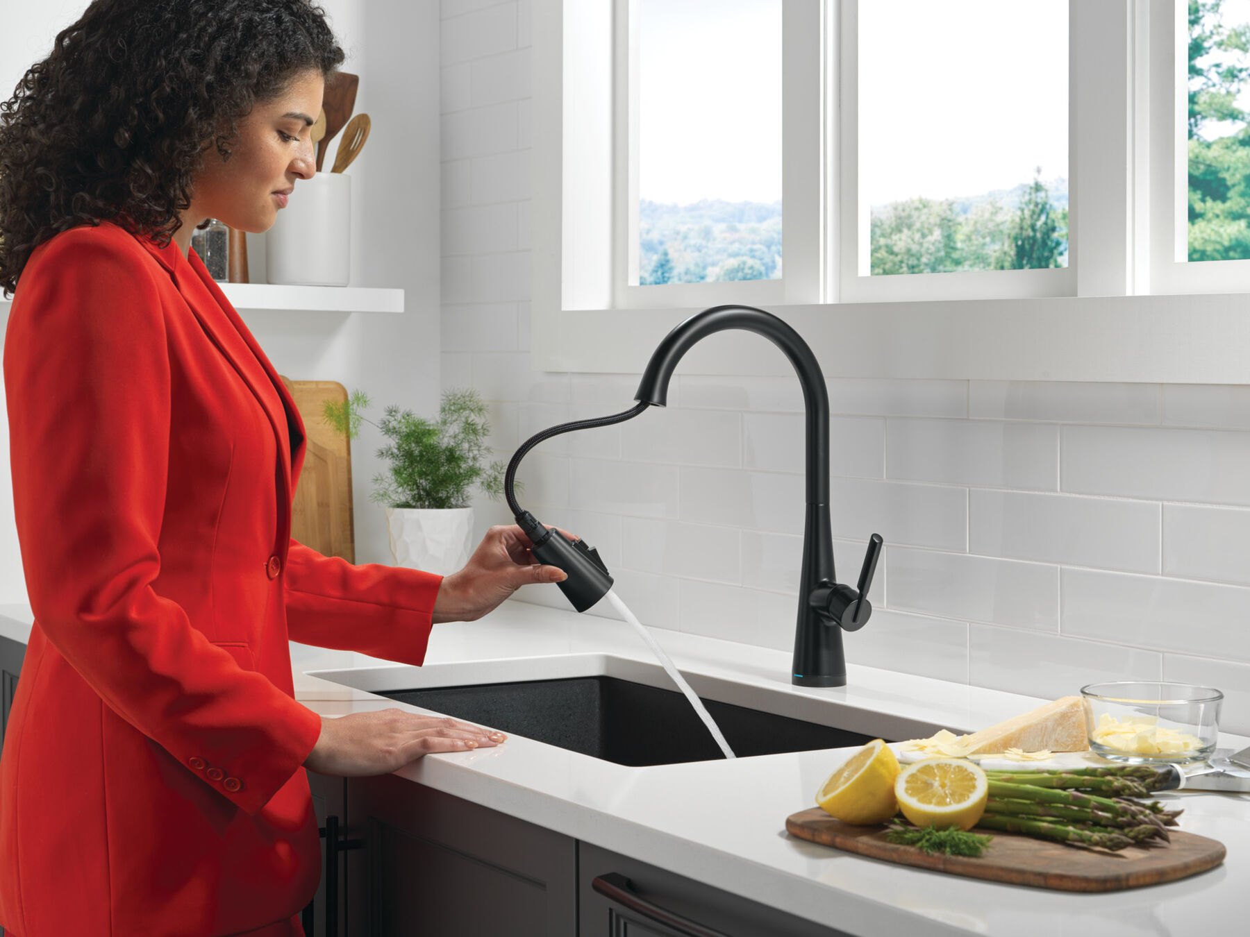 Single Handle Pull-Down Touch<sub>2</sub>O&reg; Technology Kitchen Faucet with Touchless Technology