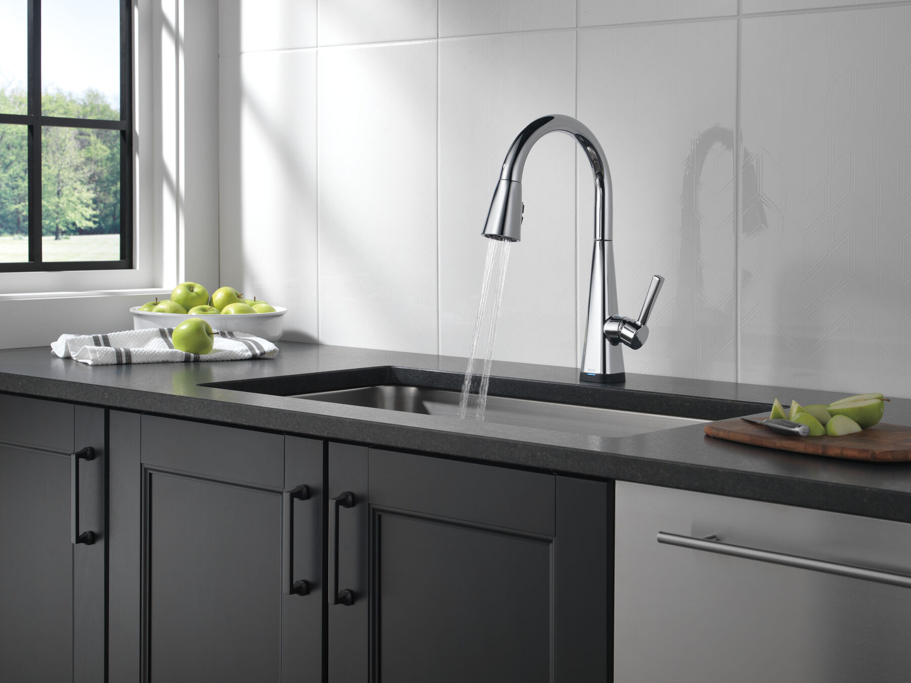 Single-Handle Pull-Down Kitchen Faucet with Touch<sub>2</sub>O&reg; Technology