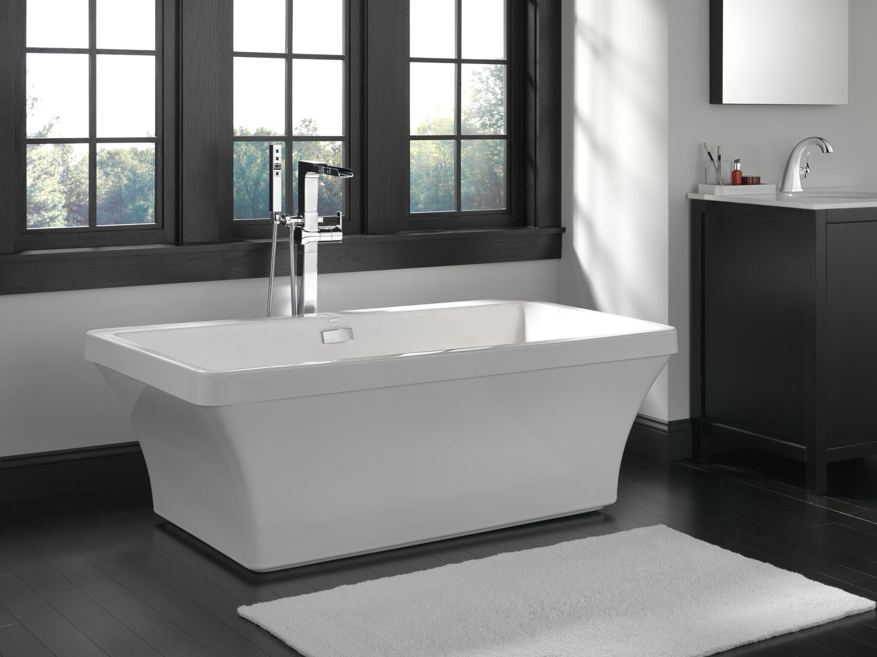 60'' x 32'' Freestanding Tub with Integrated Waste and Overflow