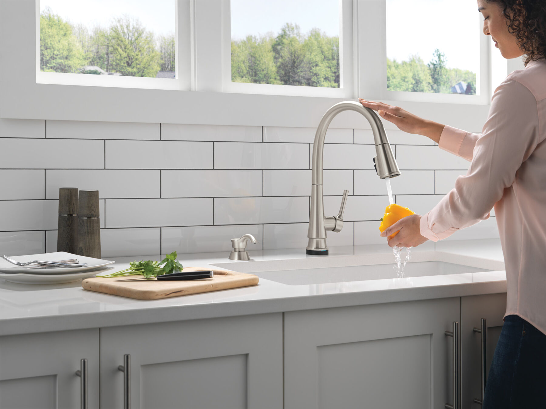 Single Handle Pull-Down Touch<sub>2</sub>O&reg; Technology Kitchen Faucet with Touchless Technology and Soap Dispenser