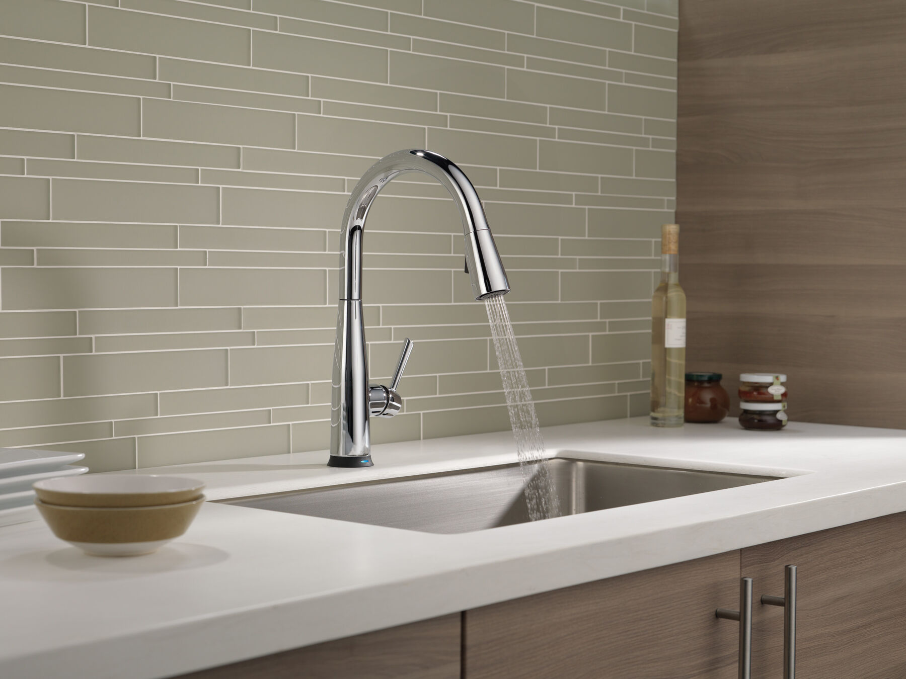 Single Handle Pull-Down Kitchen Faucet with Touch2O&reg; Technology