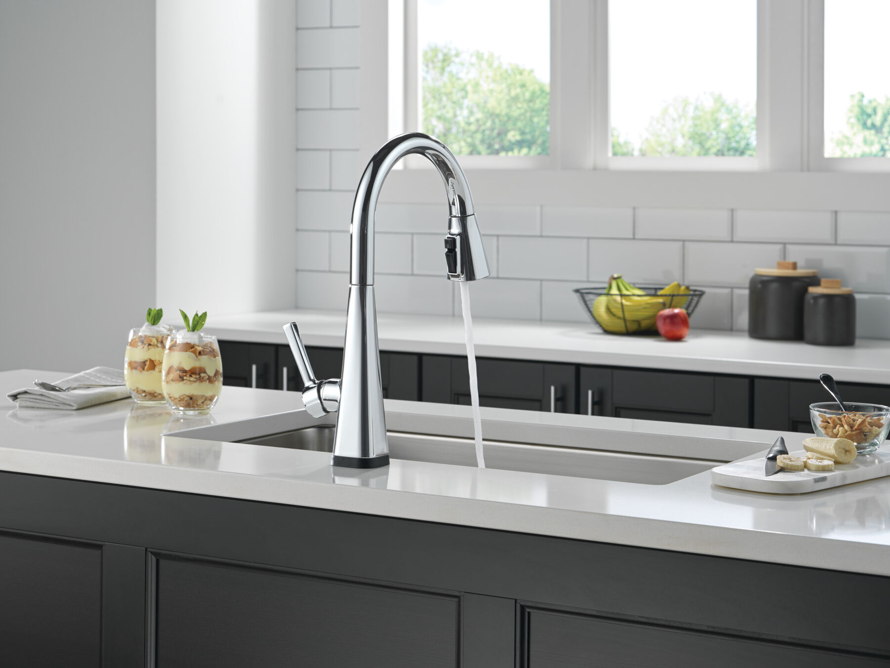 Single-Handle Pull-Down Kitchen Faucet with Touch<sub>2</sub>O&reg; Technology