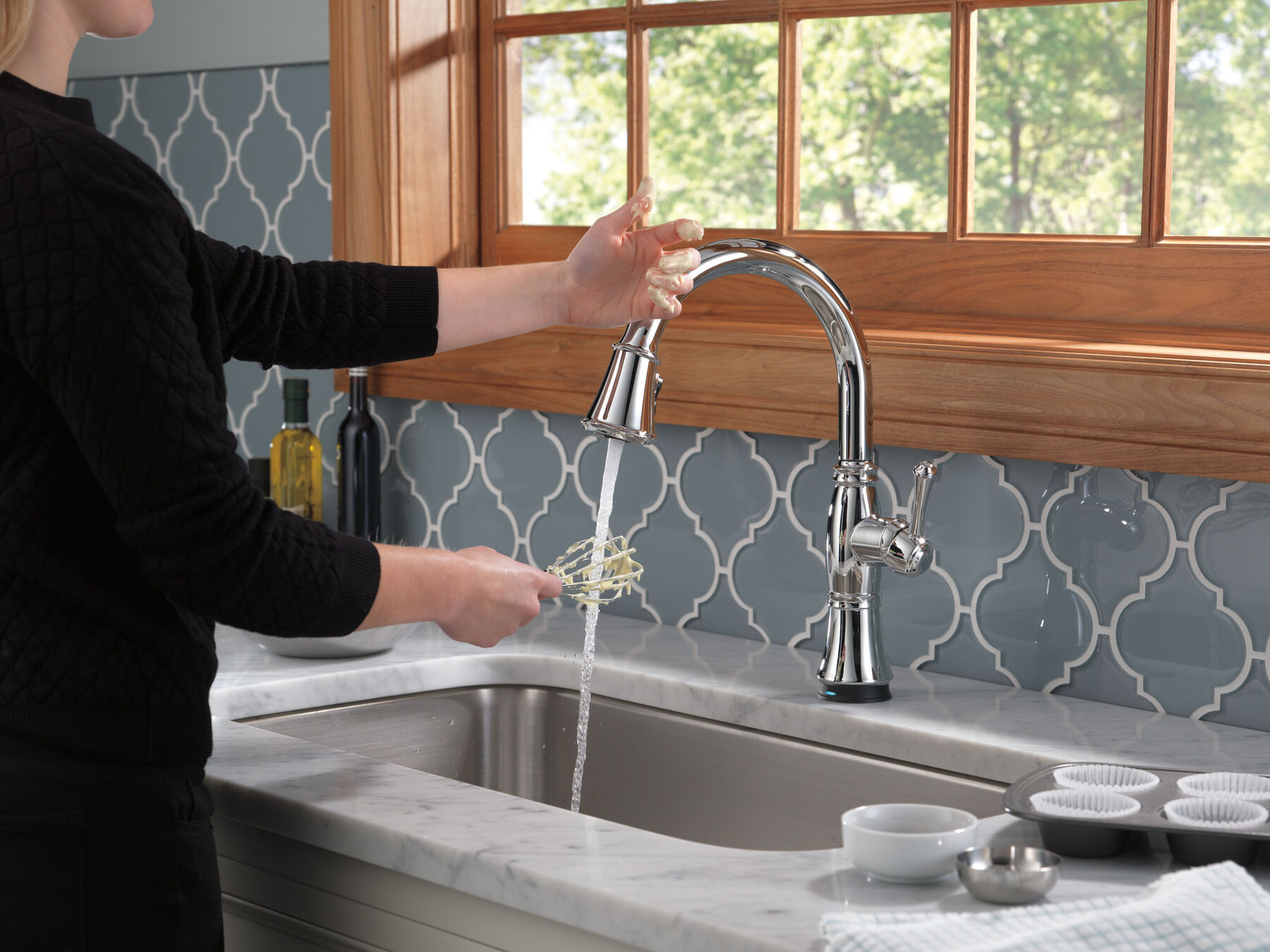 Single Handle Pull-Down Kitchen Faucet with Touch2O&reg; and ShieldSpray&reg; Technologies
