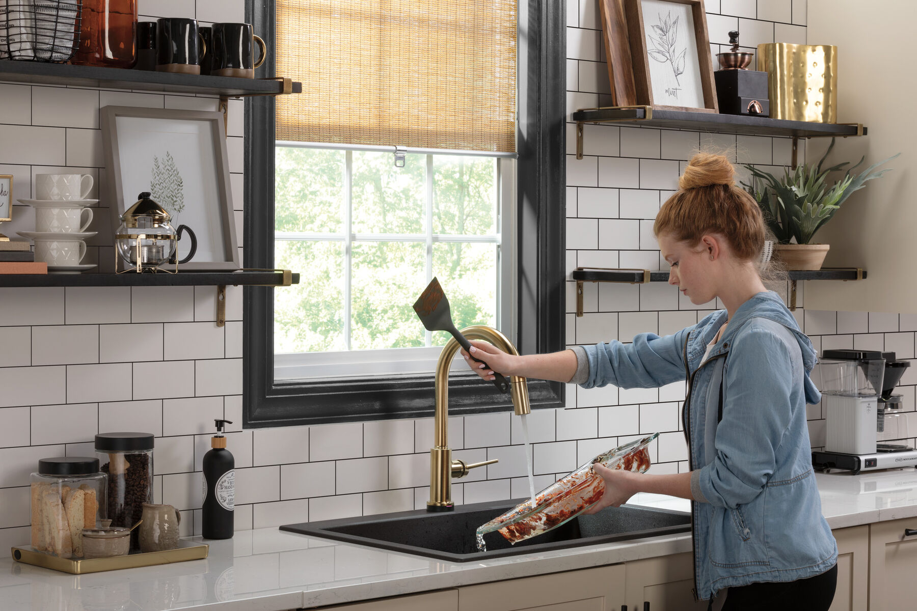 Single Handle Pull-Down Kitchen Faucet with Touch2O&reg; Technology