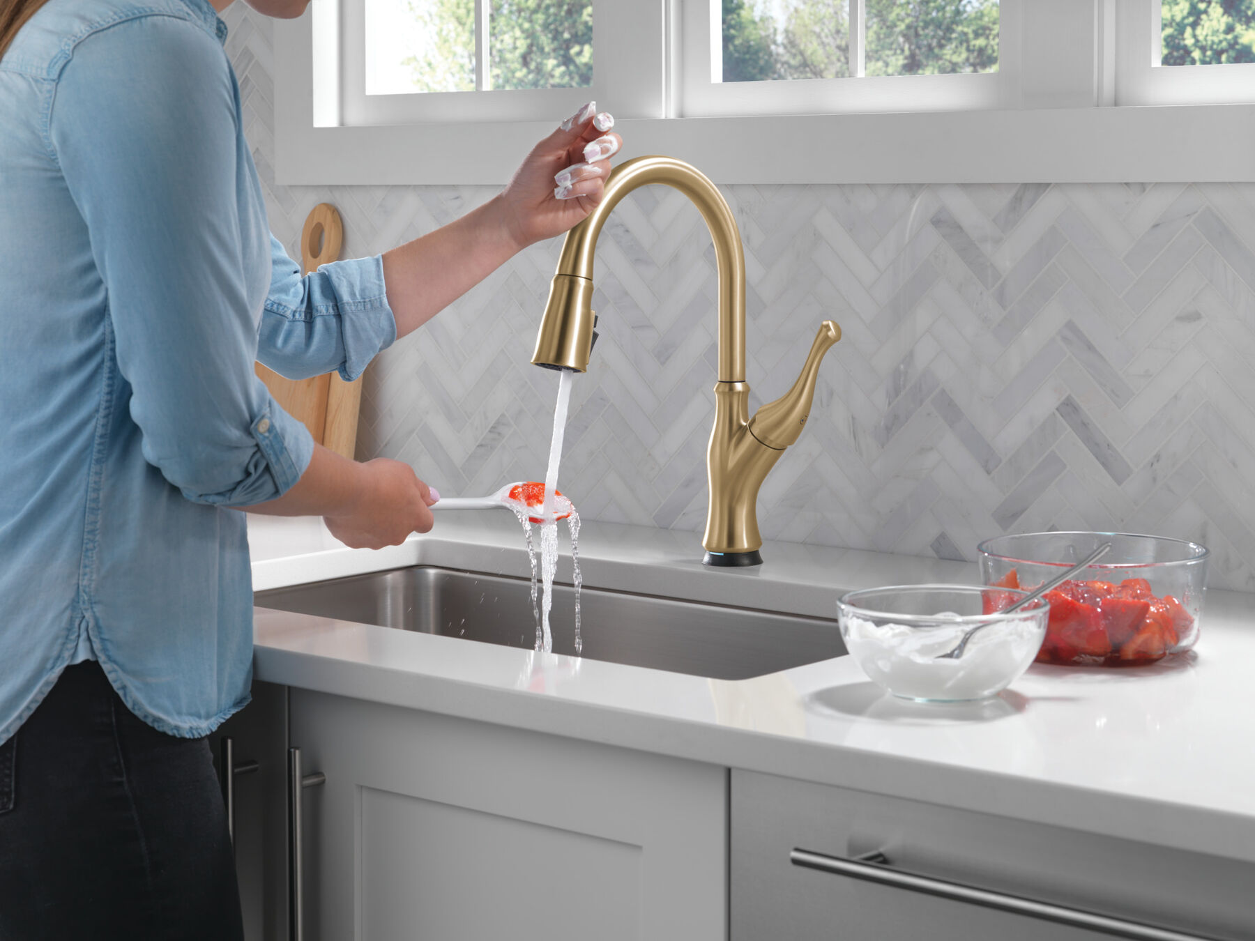 Single-Handle Pull-Down Kitchen Faucet with Touch<sub>2</sub>O&reg; Technology Technology