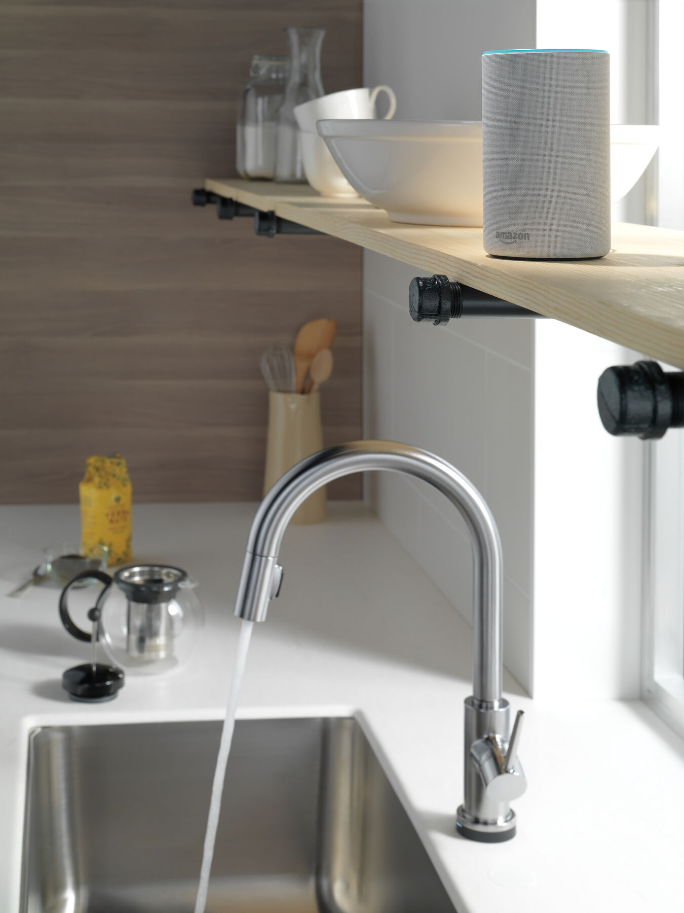 Single Handle Pull-Down Kitchen Faucet with Voice and Touch2O Technology