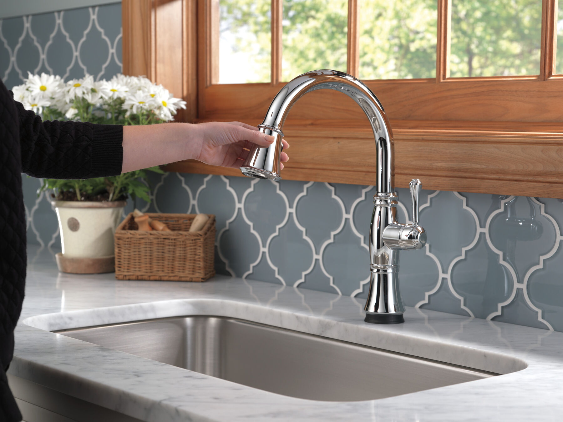 Single Handle Pull-Down Kitchen Faucet with Touch2O&reg; and ShieldSpray&reg; Technologies