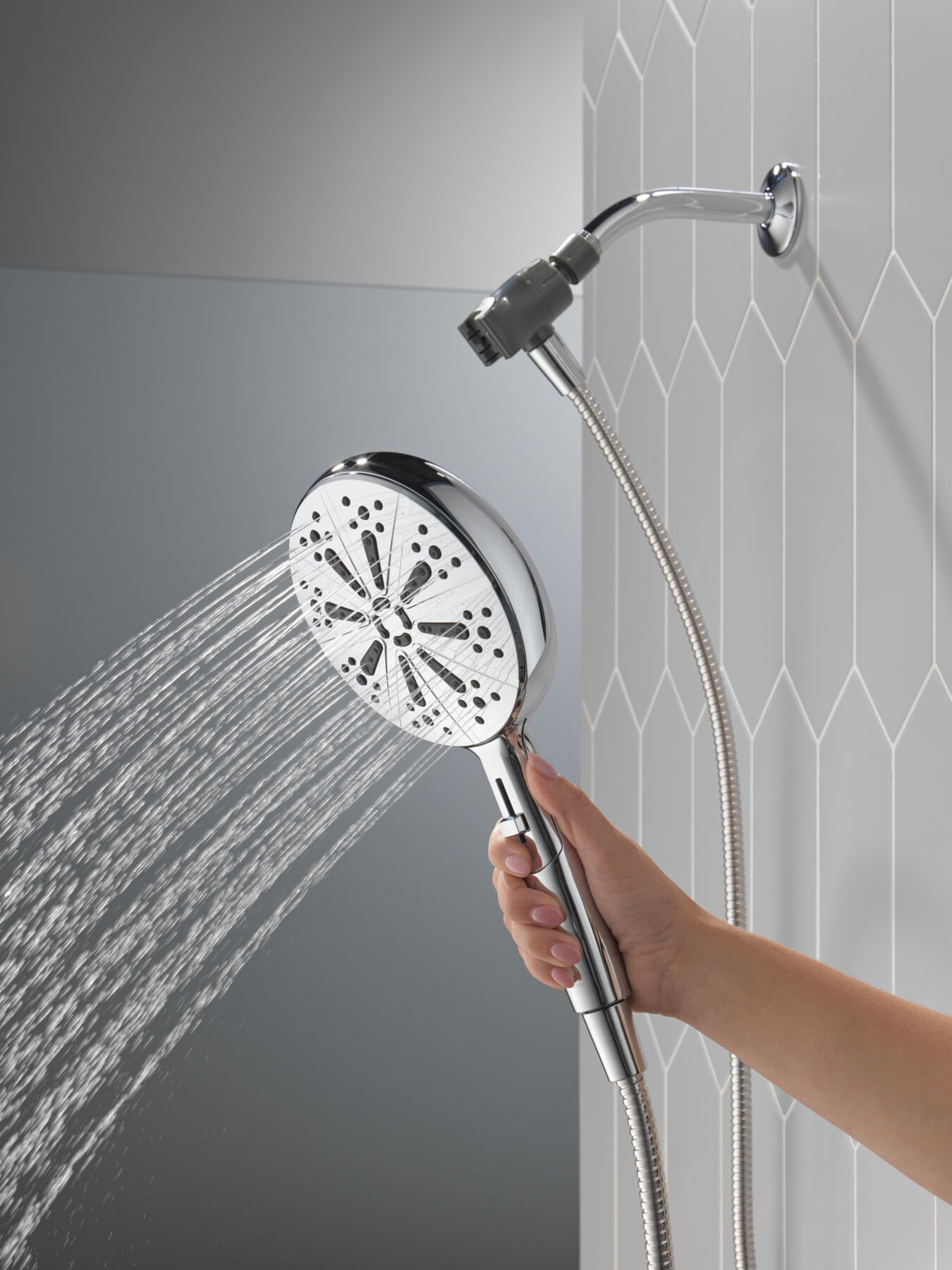 6-Setting SureDock&reg; Magnetic Hand Shower