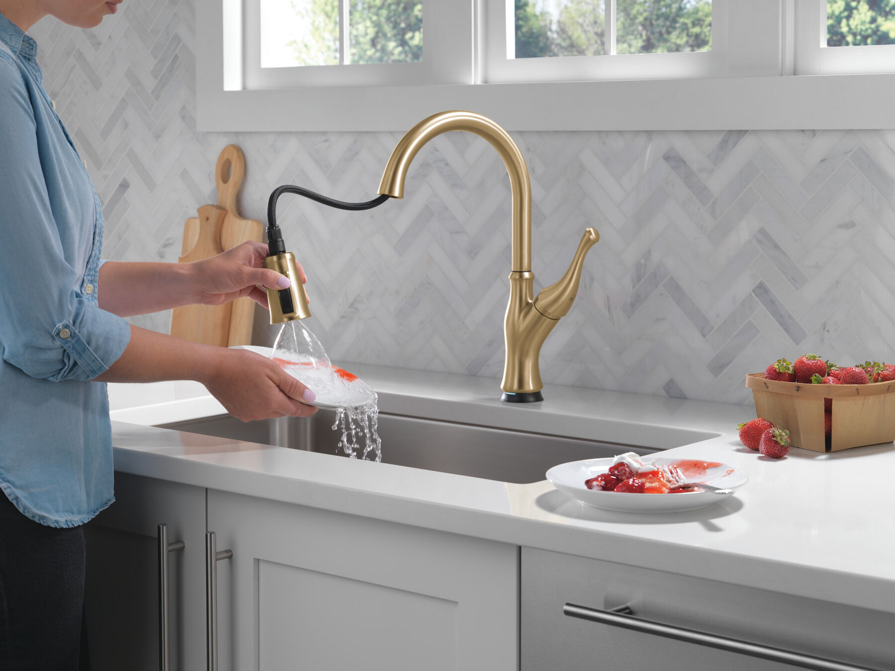 Single-Handle Pull-Down Kitchen Faucet with Touch<sub>2</sub>O&reg; Technology Technology