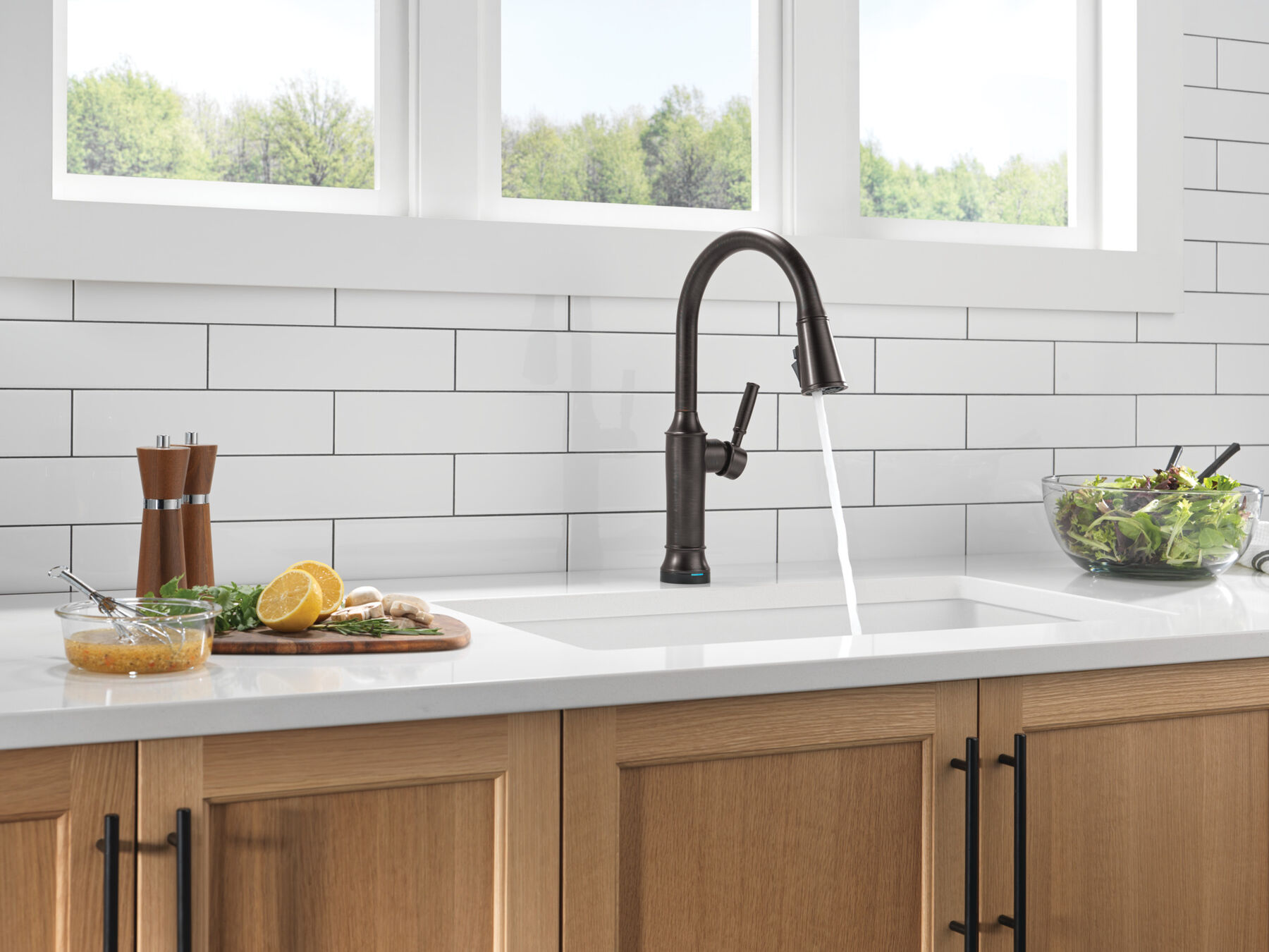 Touch<sub>2</sub>O&reg; Technology Kitchen Faucet with Touchless Technology