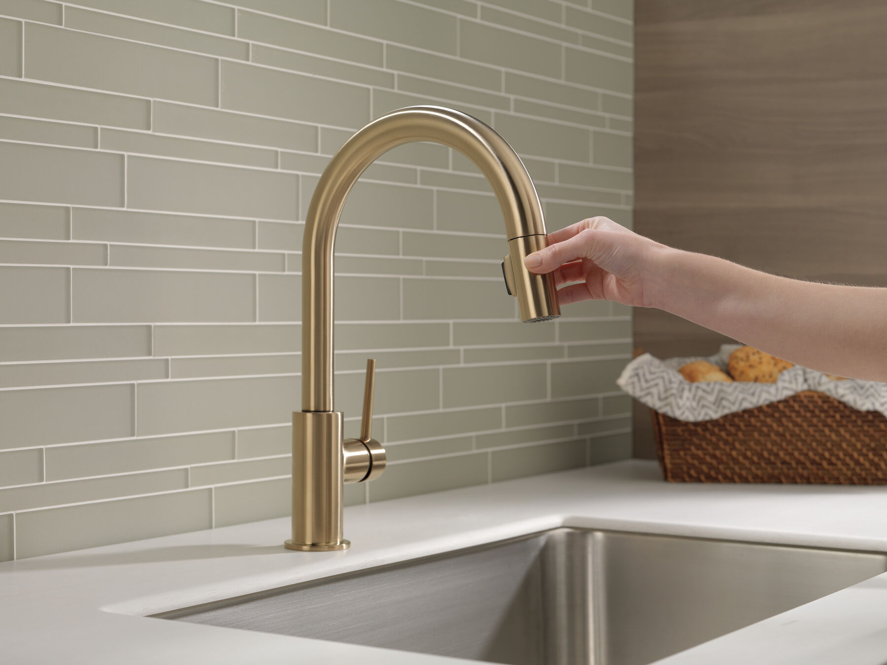 Single Handle Pull-Down Kitchen Faucet