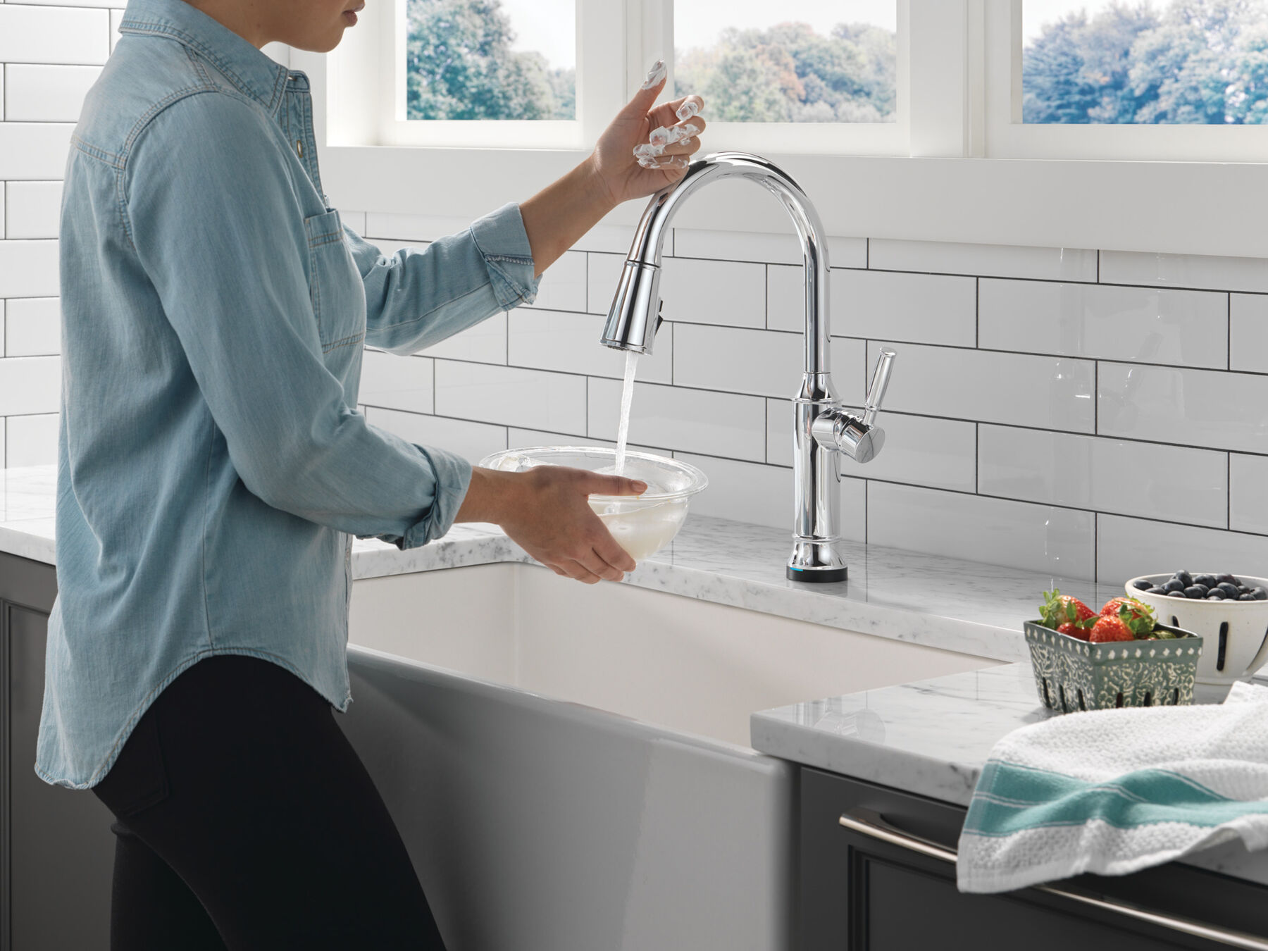 Touch<sub>2</sub>O&reg; Technology Kitchen Faucet with Touchless Technology