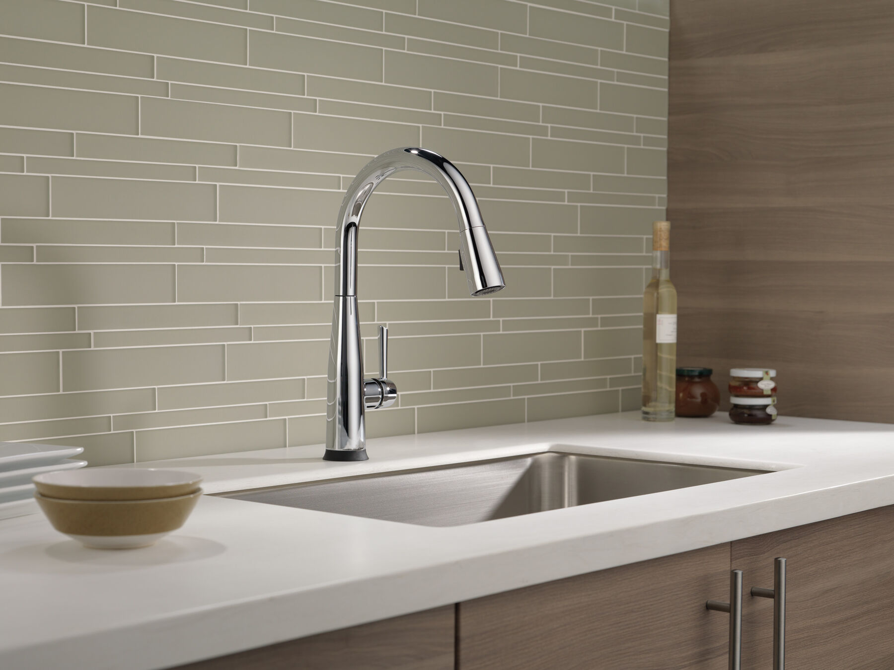 Single Handle Pull-Down Kitchen Faucet with Touch2O&reg; Technology