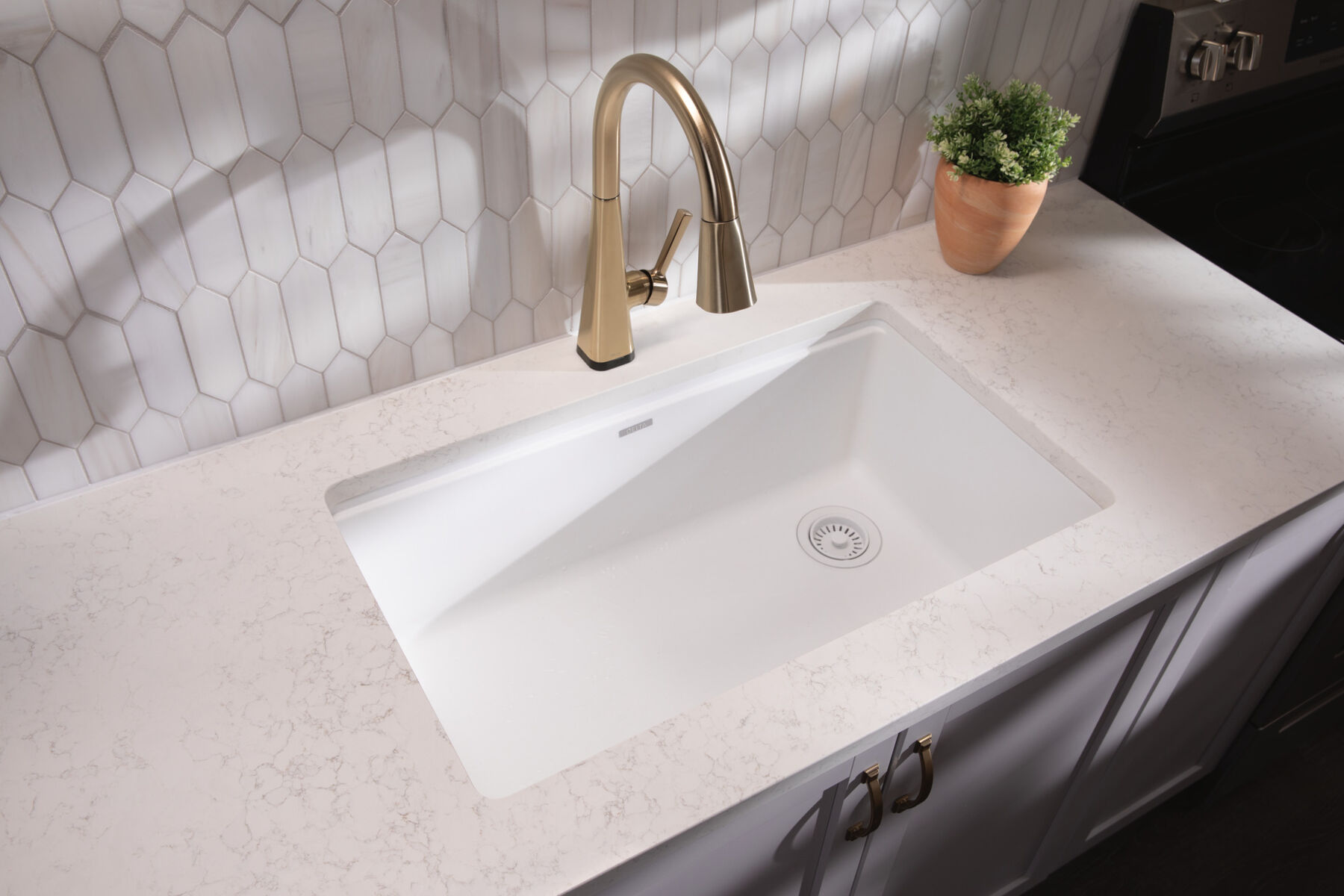 Single-Handle Pull-Down Kitchen Faucet with Touch<sub>2</sub>O&reg; Technology