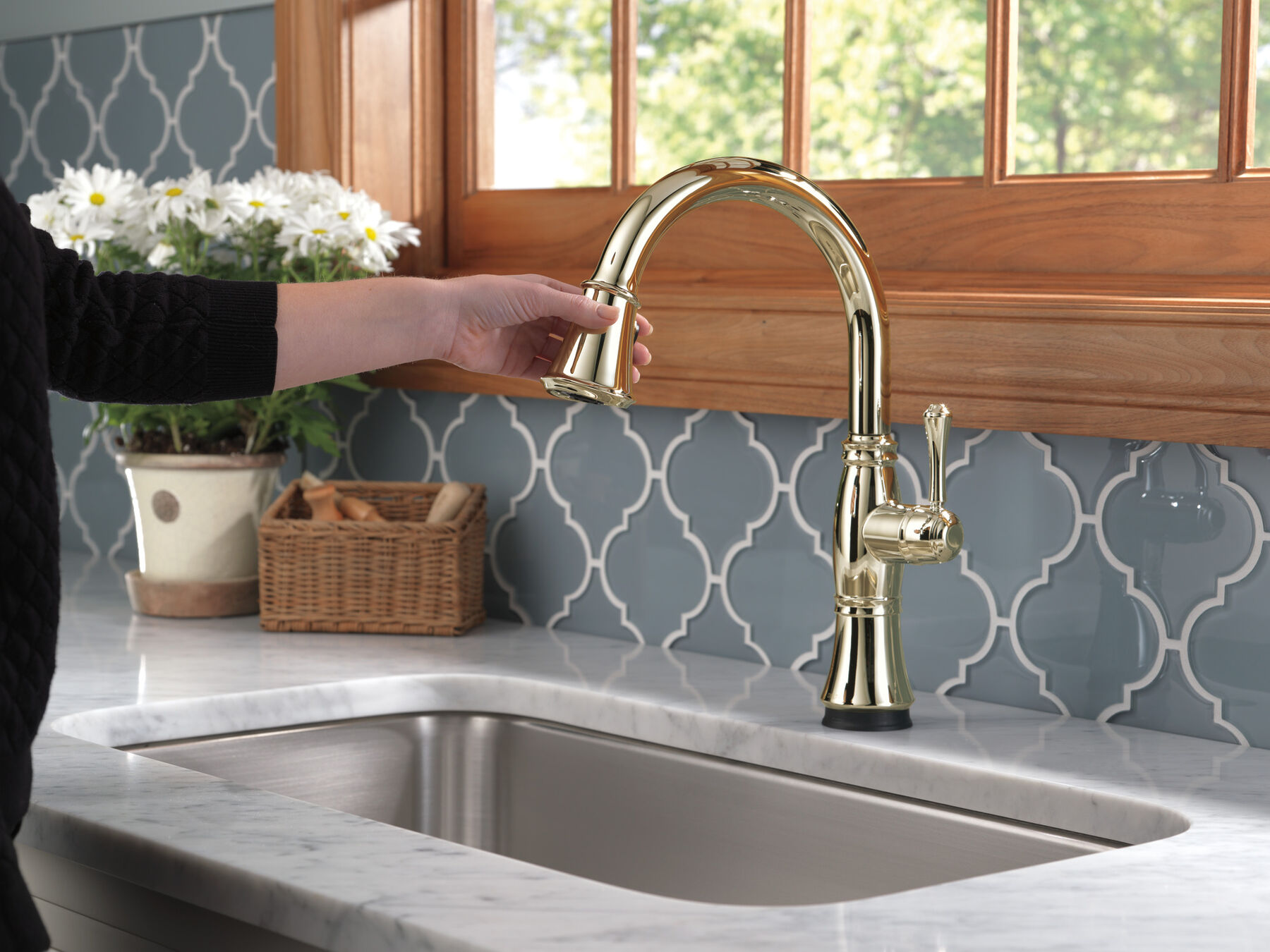 Single Handle Pull-Down Kitchen Faucet with Touch2O&reg; and ShieldSpray&reg; Technologies