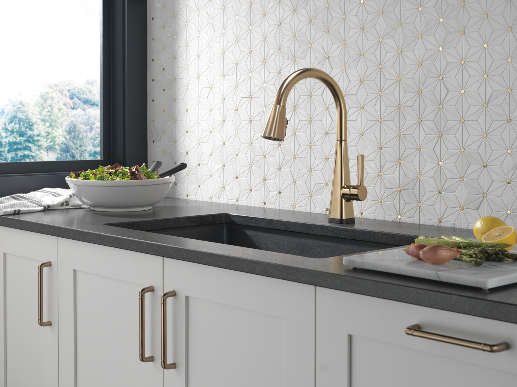 Single-Handle Pull-Down Kitchen Faucet with Touch<sub>2</sub>O&reg; Technology