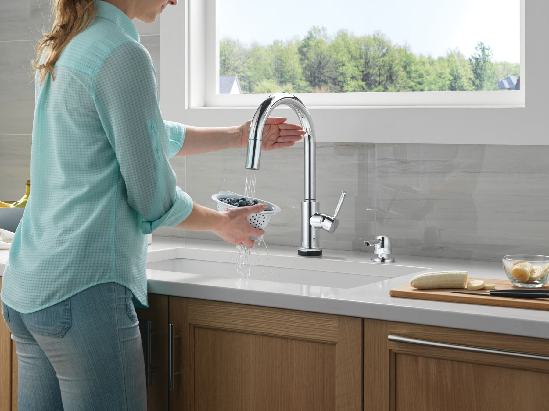 Single Handle Pull-Down Touch<sub>2</sub>O&reg; Technology Kitchen Faucet with Touchless Technology