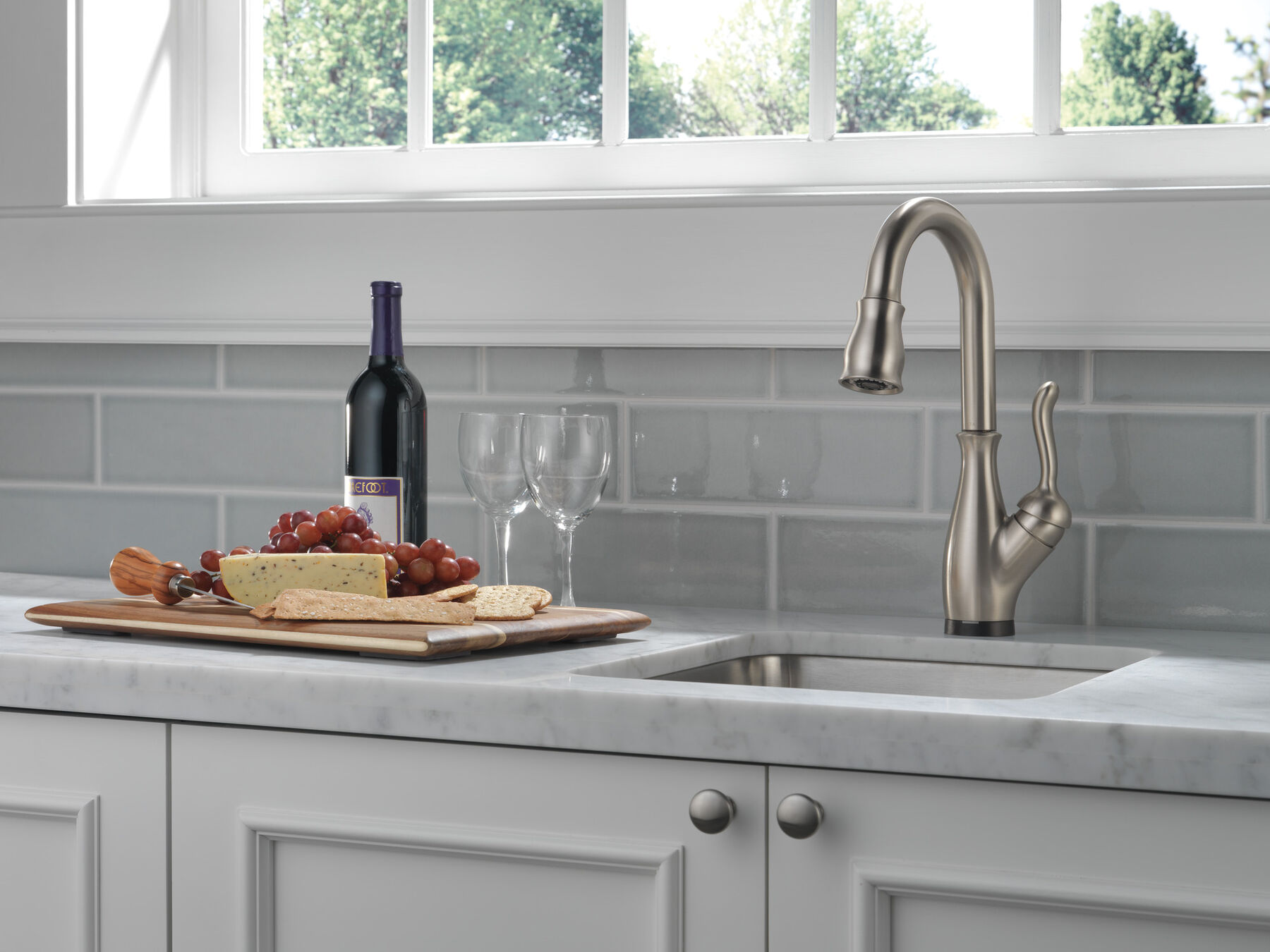 Single Handle Pull-Down Bar / Prep Faucet with Touch2O&reg; Technology