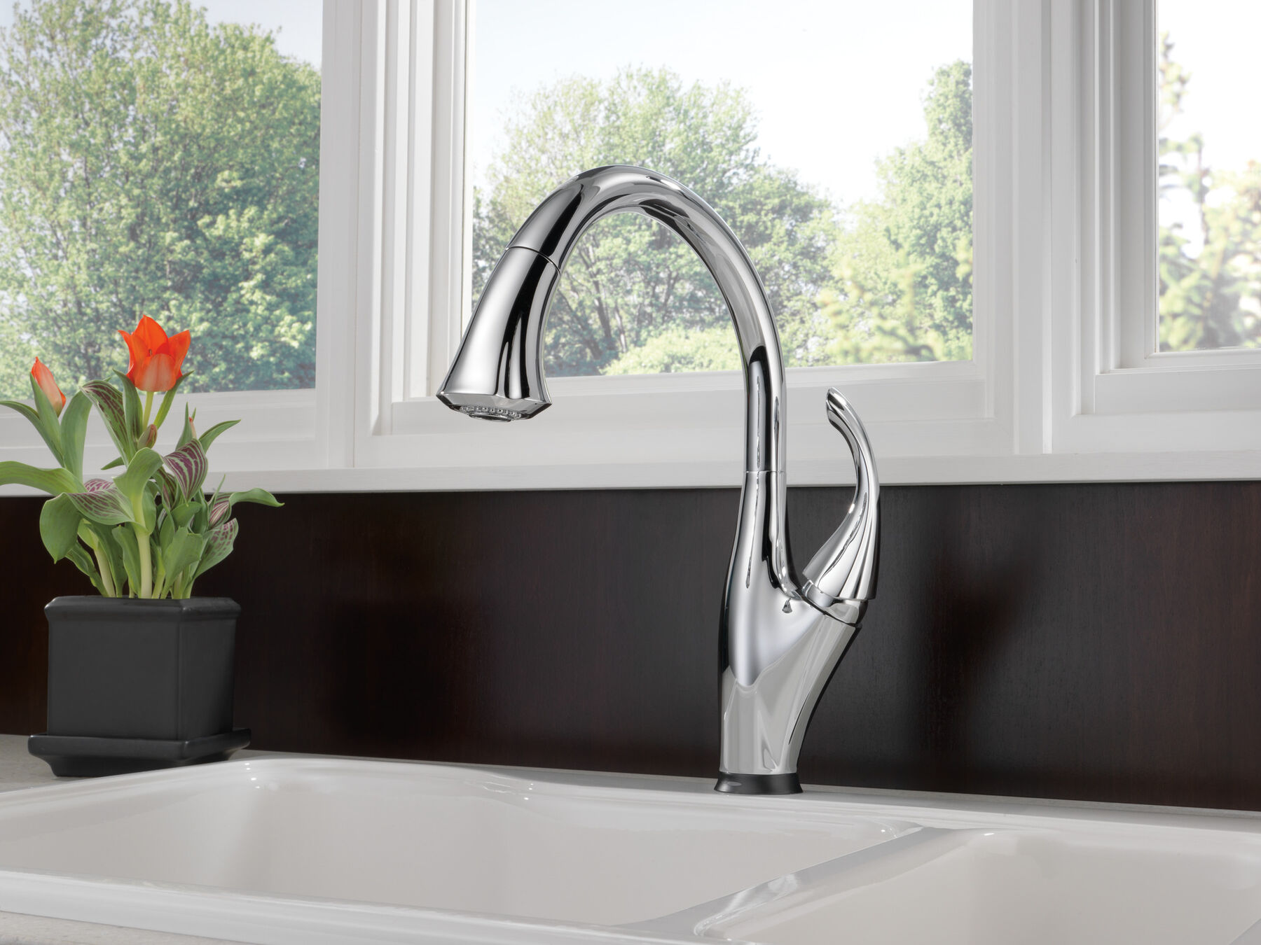 Single Handle Pull-Down Kitchen Faucet with Touch2O&reg; and ShieldSpray&reg; Technologies